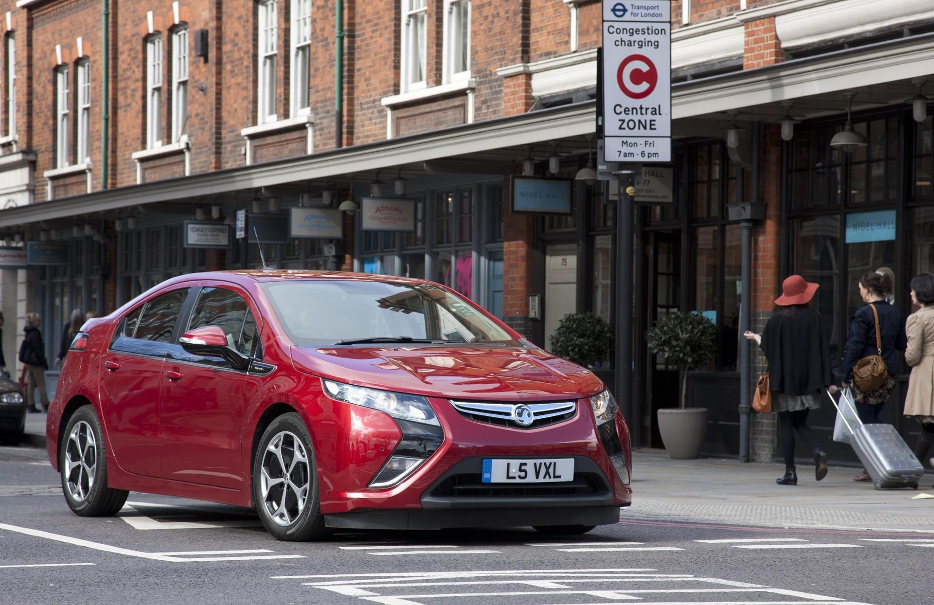 VAUXHALL AMPERA WINS BUSINESS CAR ECO GONG