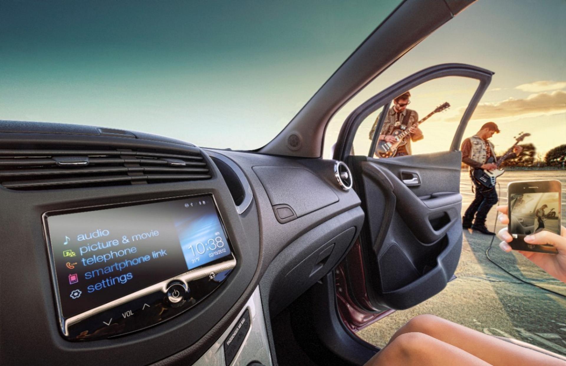 CHEVROLET AMONG FIRST CAR BRANDS TO OFFER iPHONE USERS SIRI EYES FREE INTEGRATION