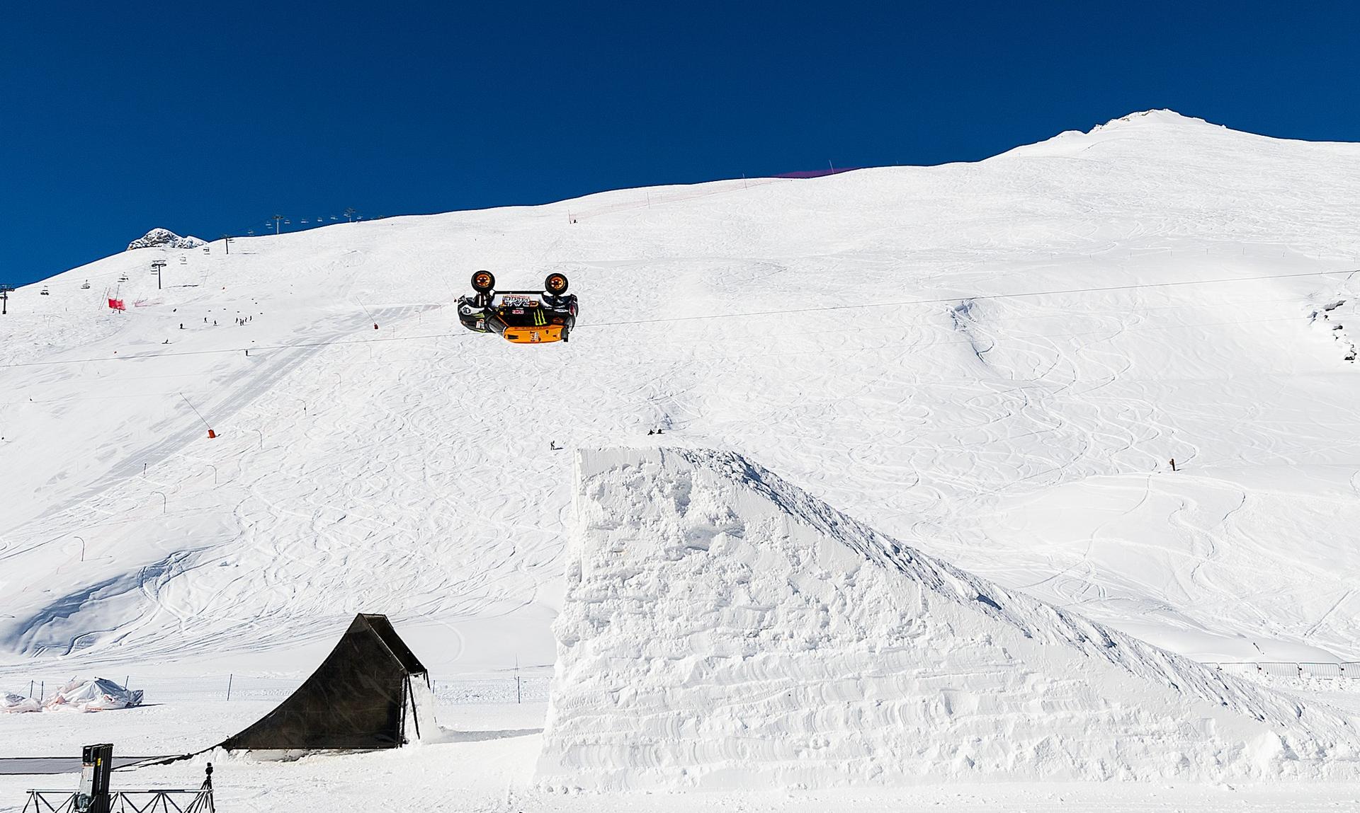 MINI Stunt shows snowboarders how it’s done with the perfect backflip
