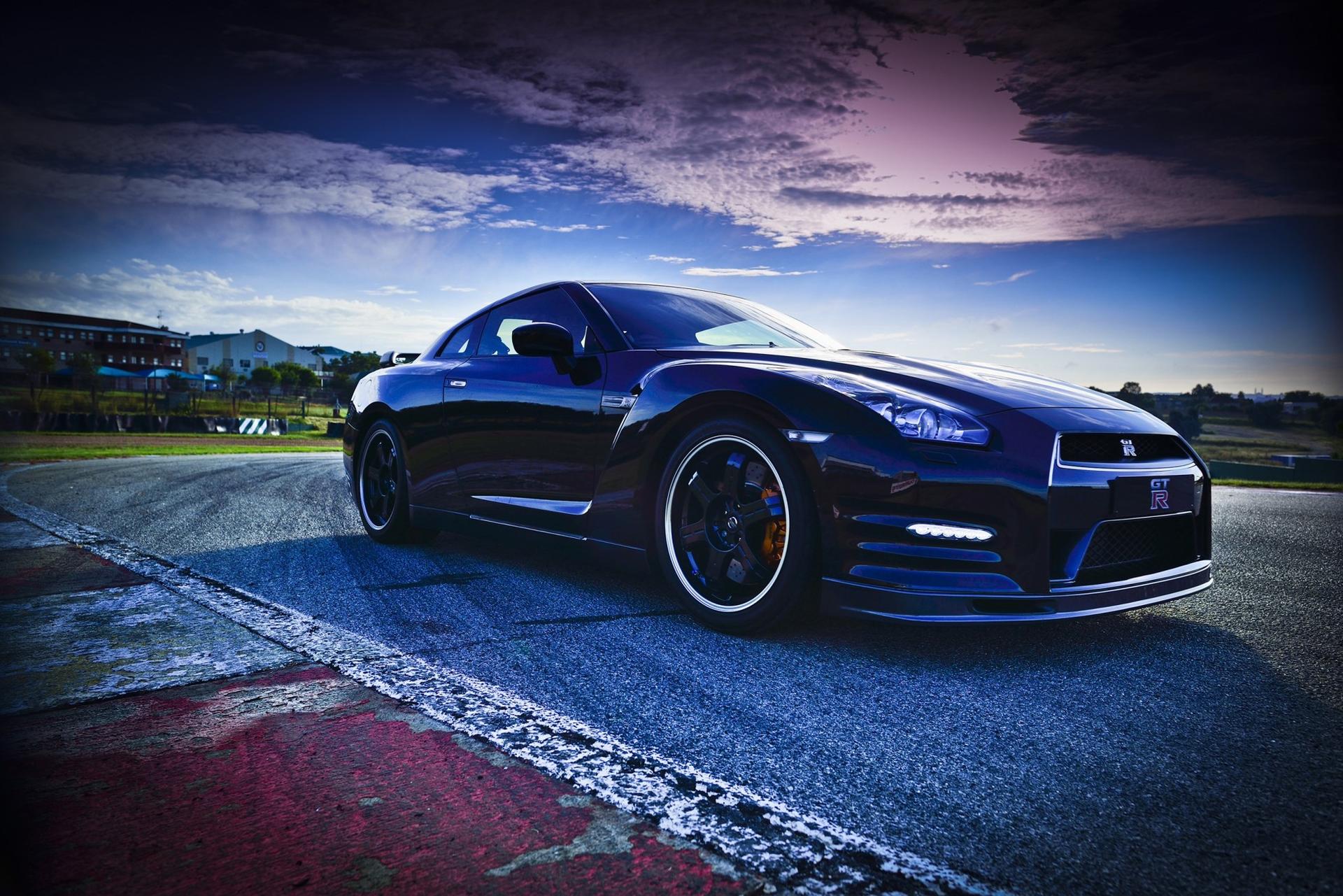 NISSAN 2013 GT-R ELEVATES SUPERCAR PERFORMANCE