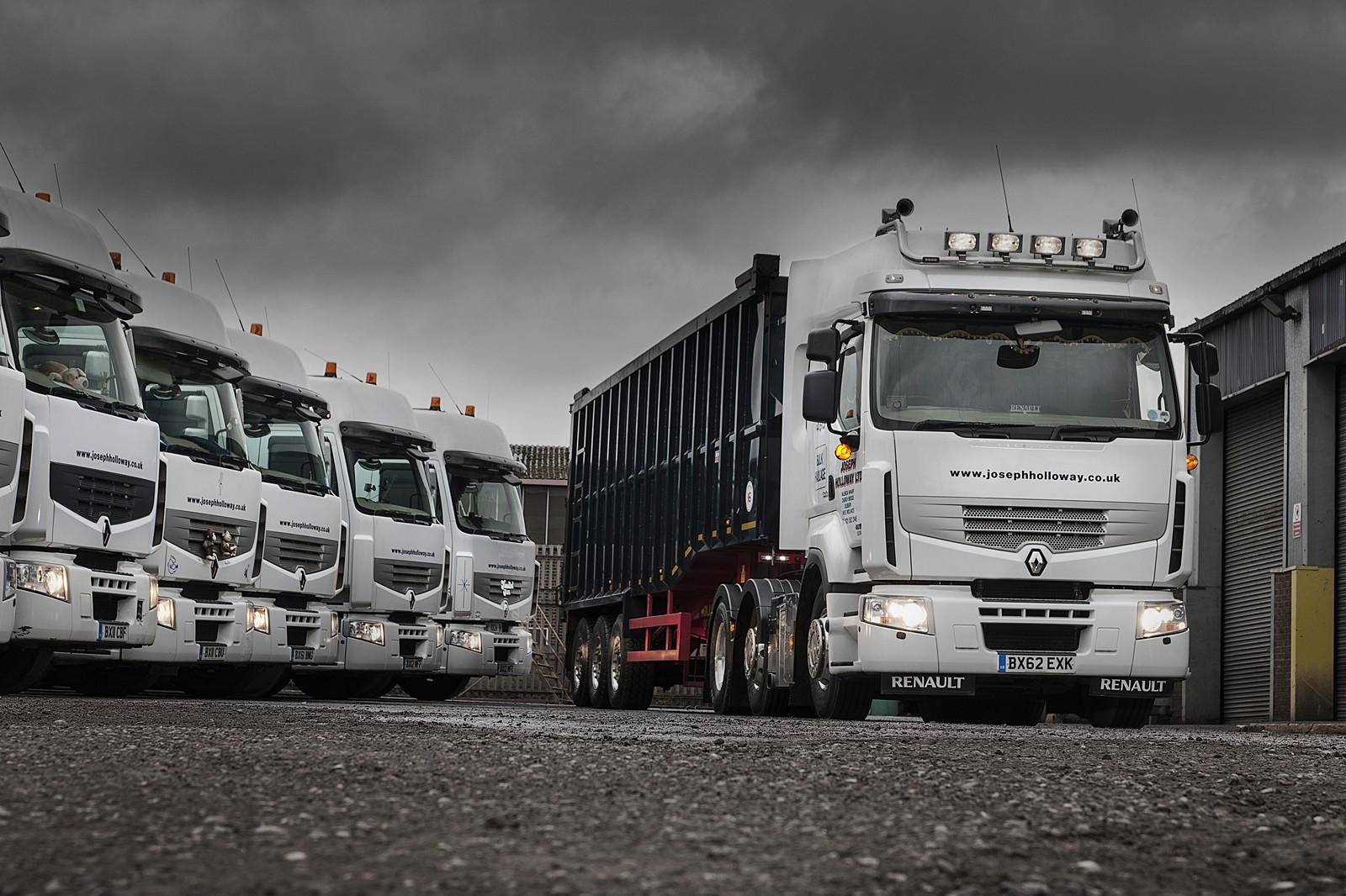 JOSEPH HOLLOWAY MOVES TO ALL RENAULT PREMIUM FLEET