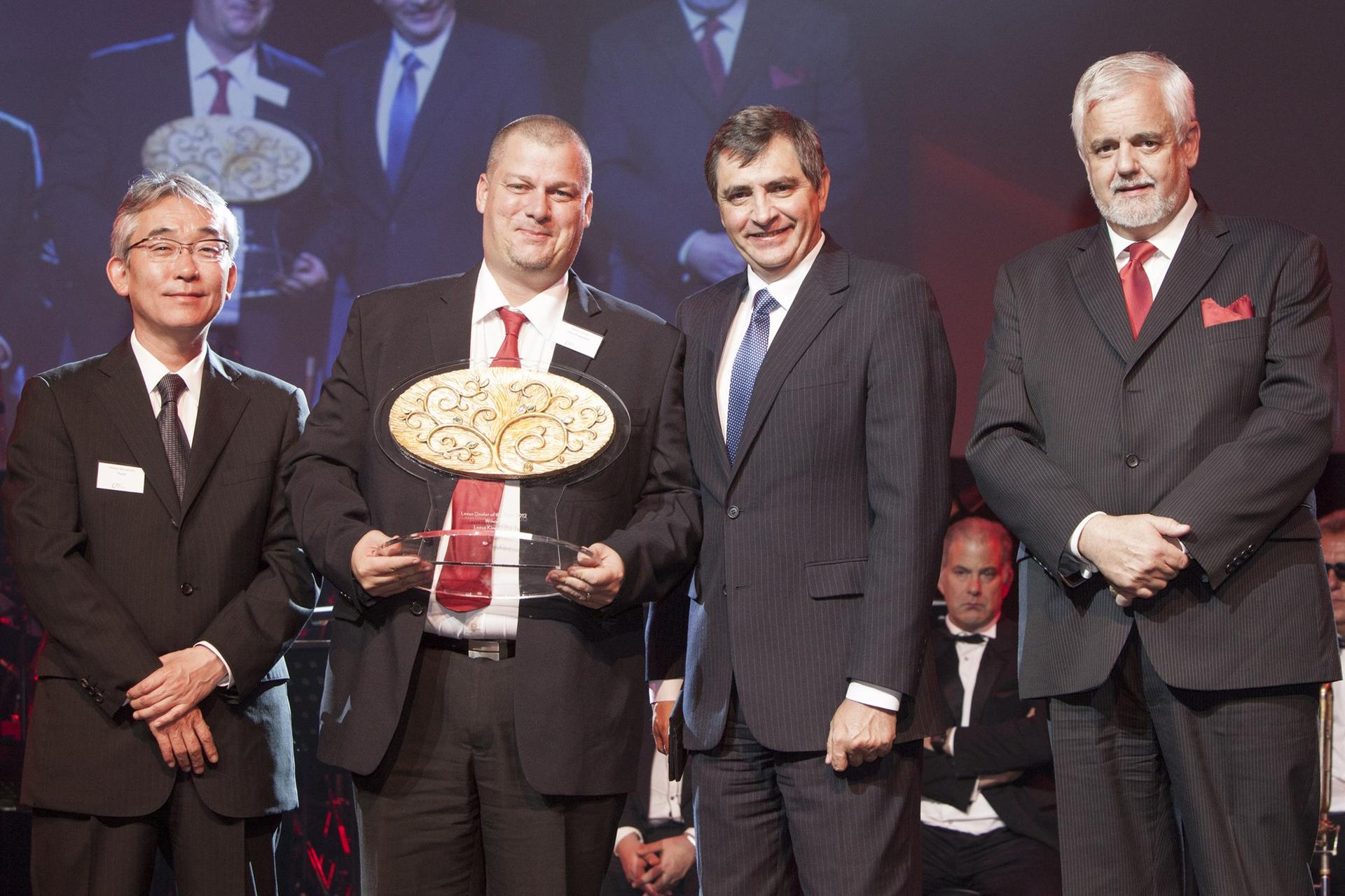 LEXUS AWARDS EXCELLENCE AT THE DEALER OF THE YEAR AWARDS