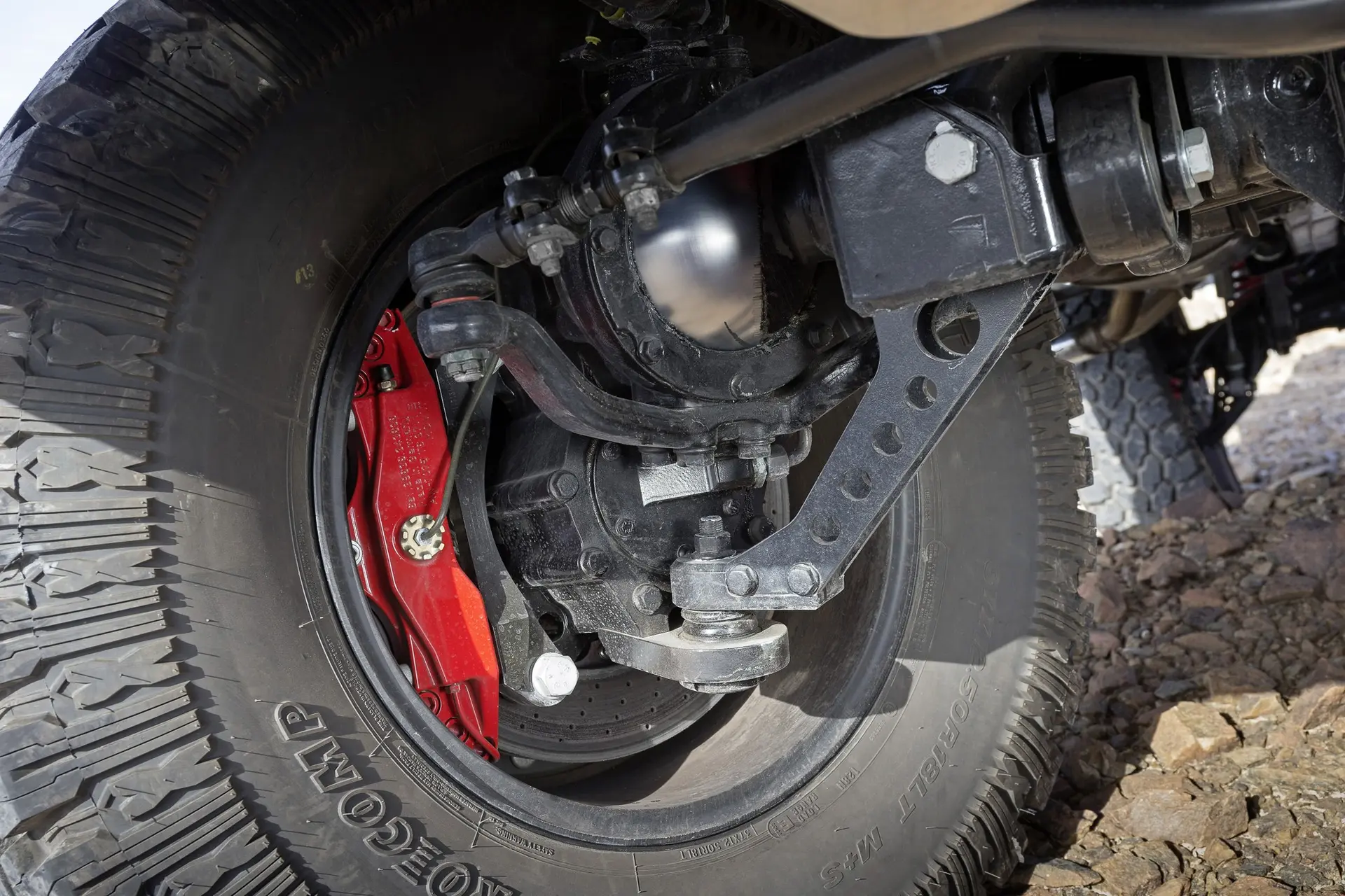 Mercedes Benz 6x6 Suspension