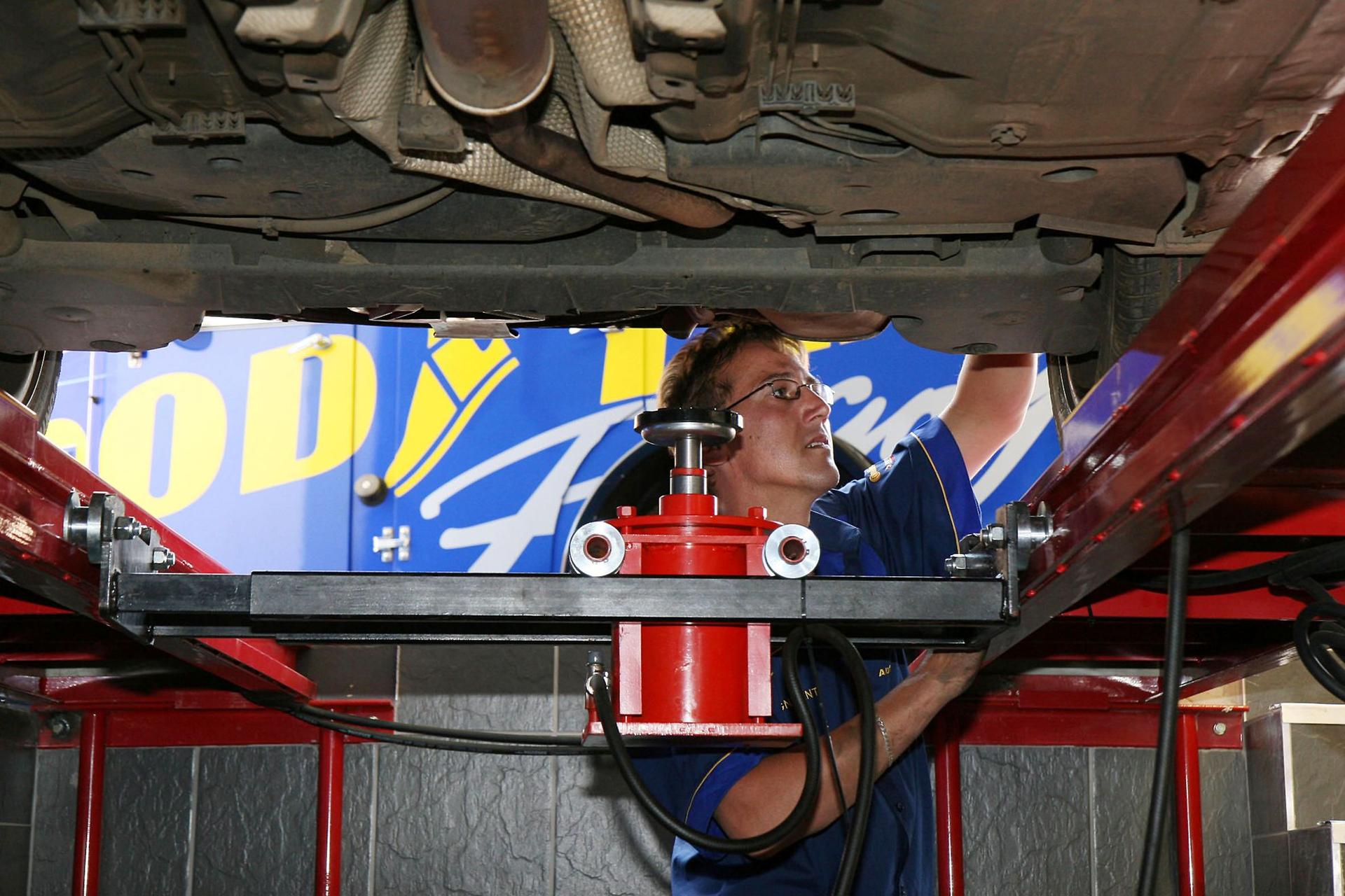 HI-Q TYRES HELPS EASTER ROAD SAFETY