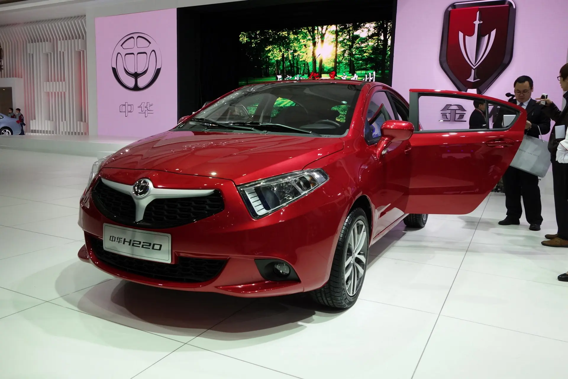 Brilliance h220 shanghai auto show
