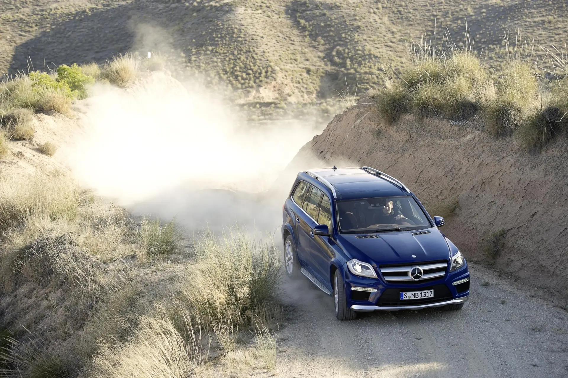 Mercedes-Benz-GL Driving