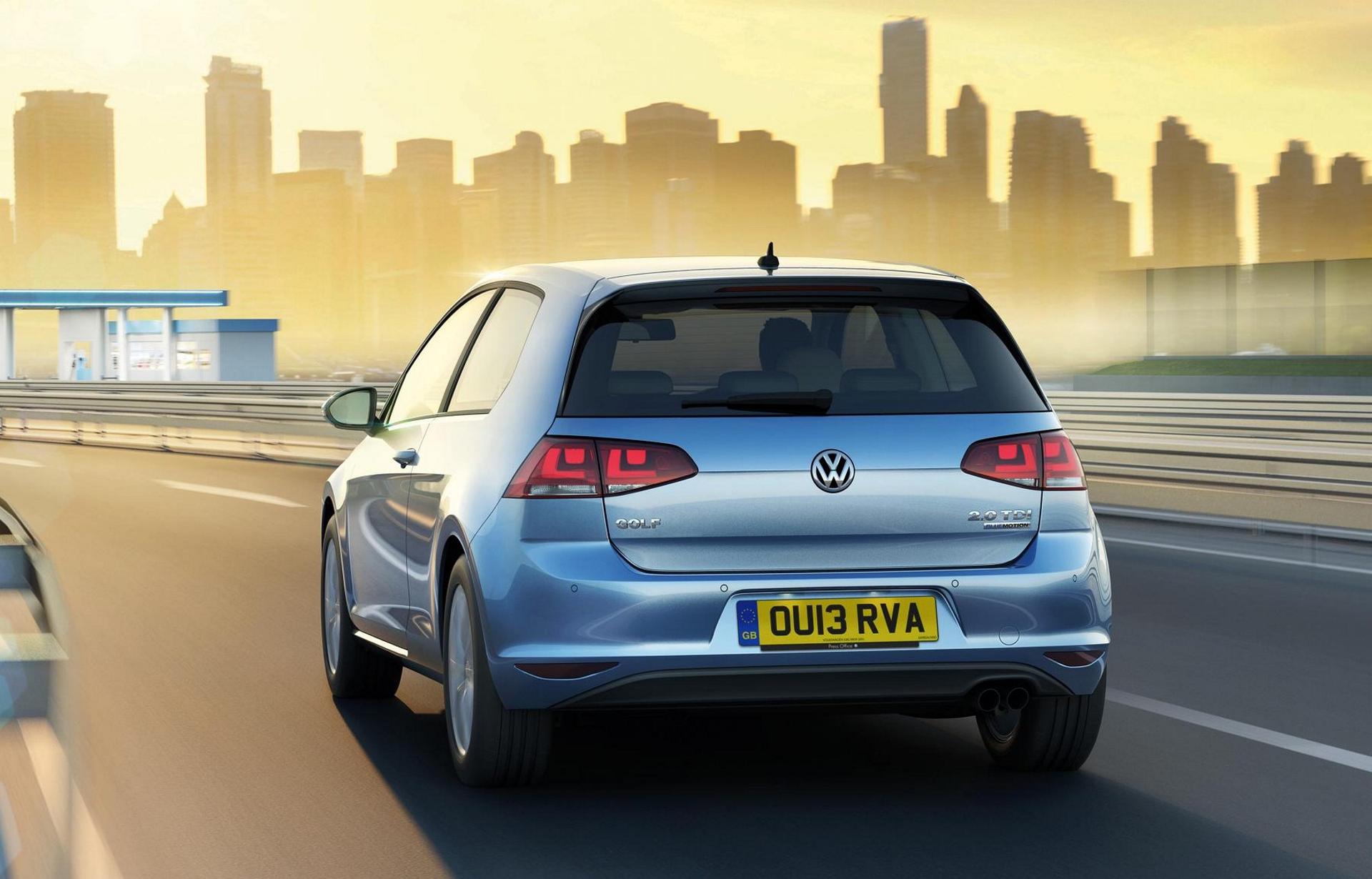 THE NEW VOLKSWAGEN GOLF BLUEMOTION: MORE DRIVING, LESS FILL-UPS