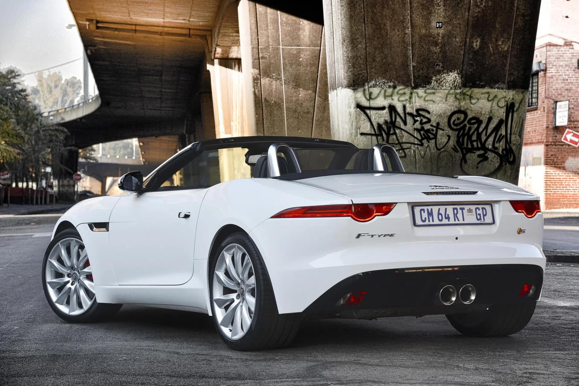 Jaguar f type 12