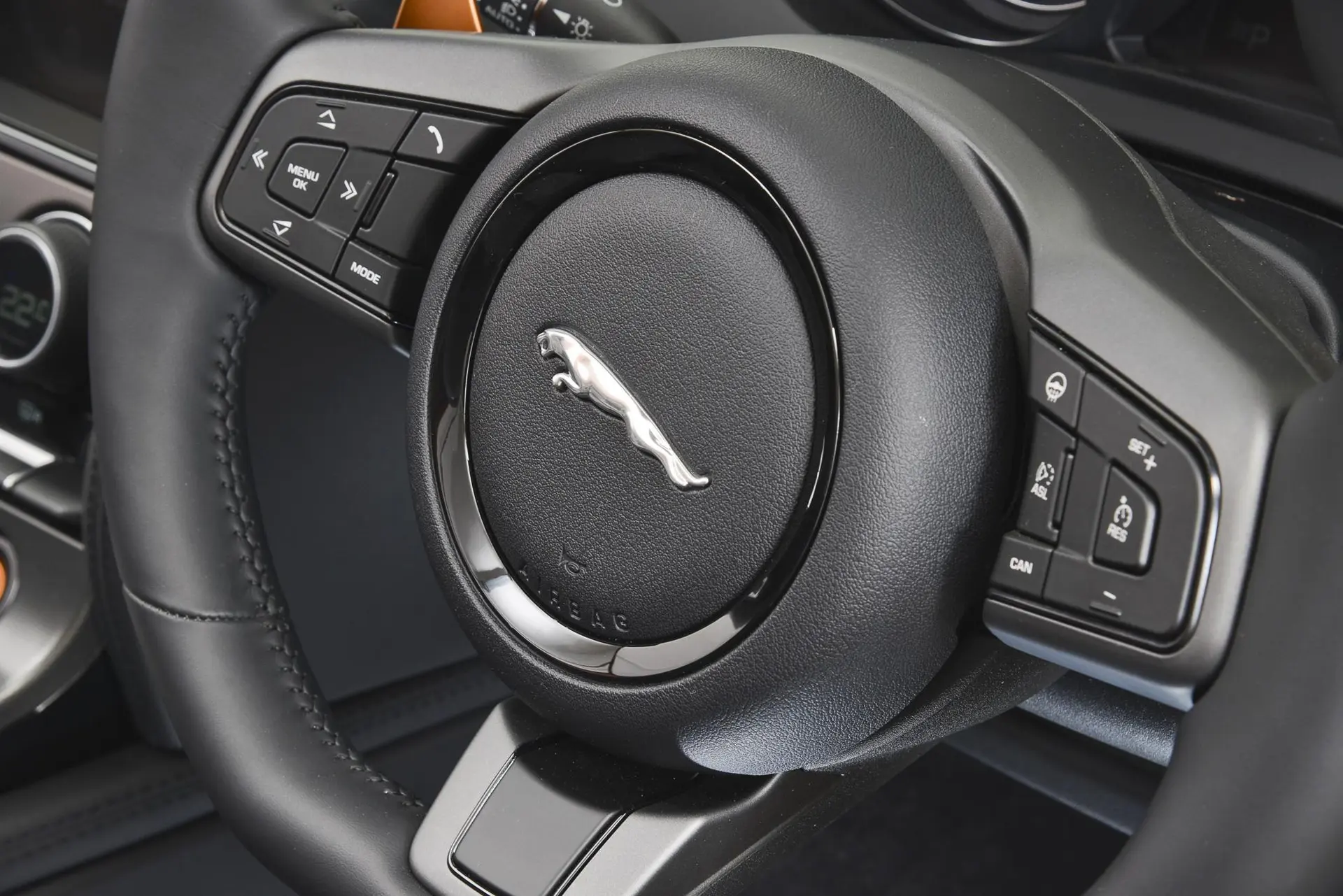 Jaguar f type 136