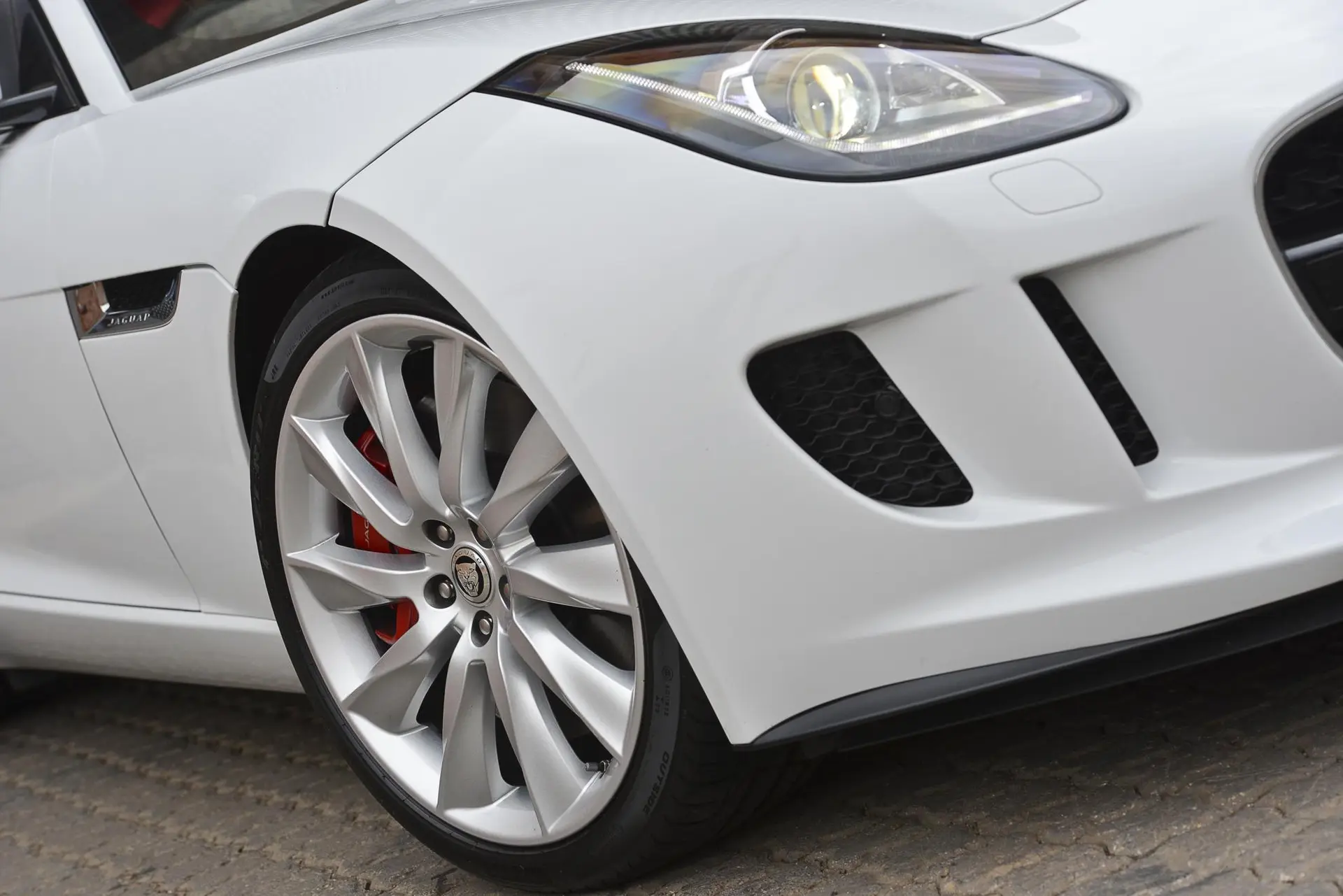 Jaguar f type 43
