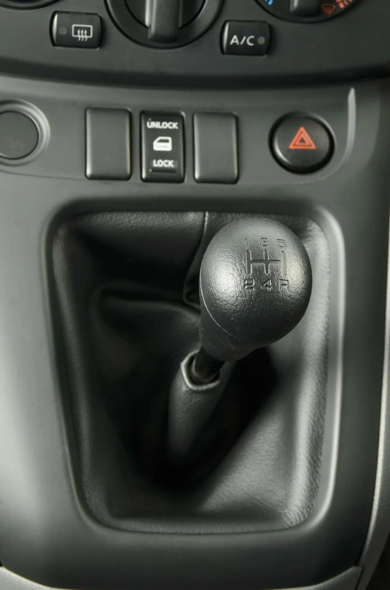 Nissan nv200 combi 03