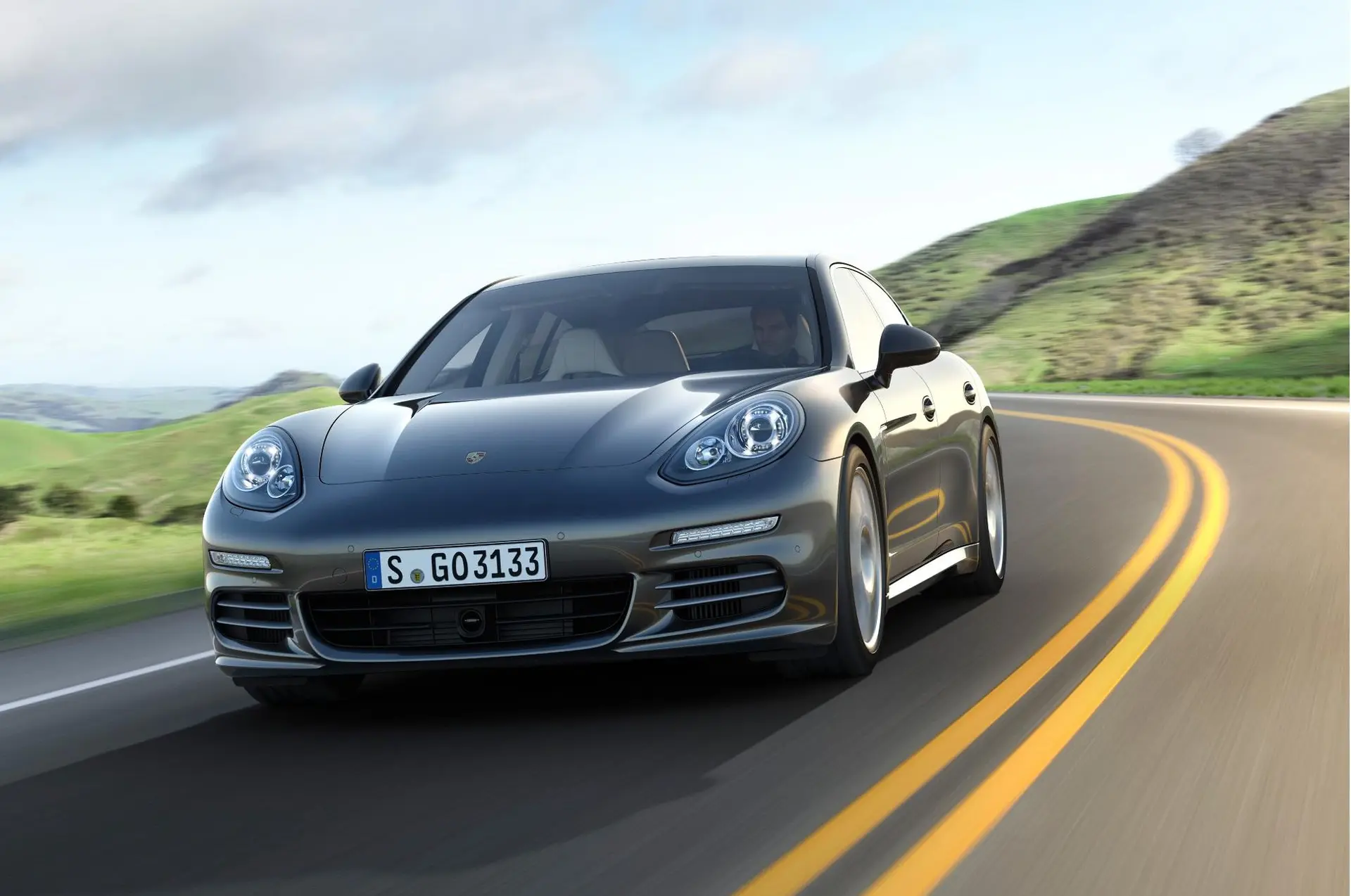 Porsche Panamera 4S 2013