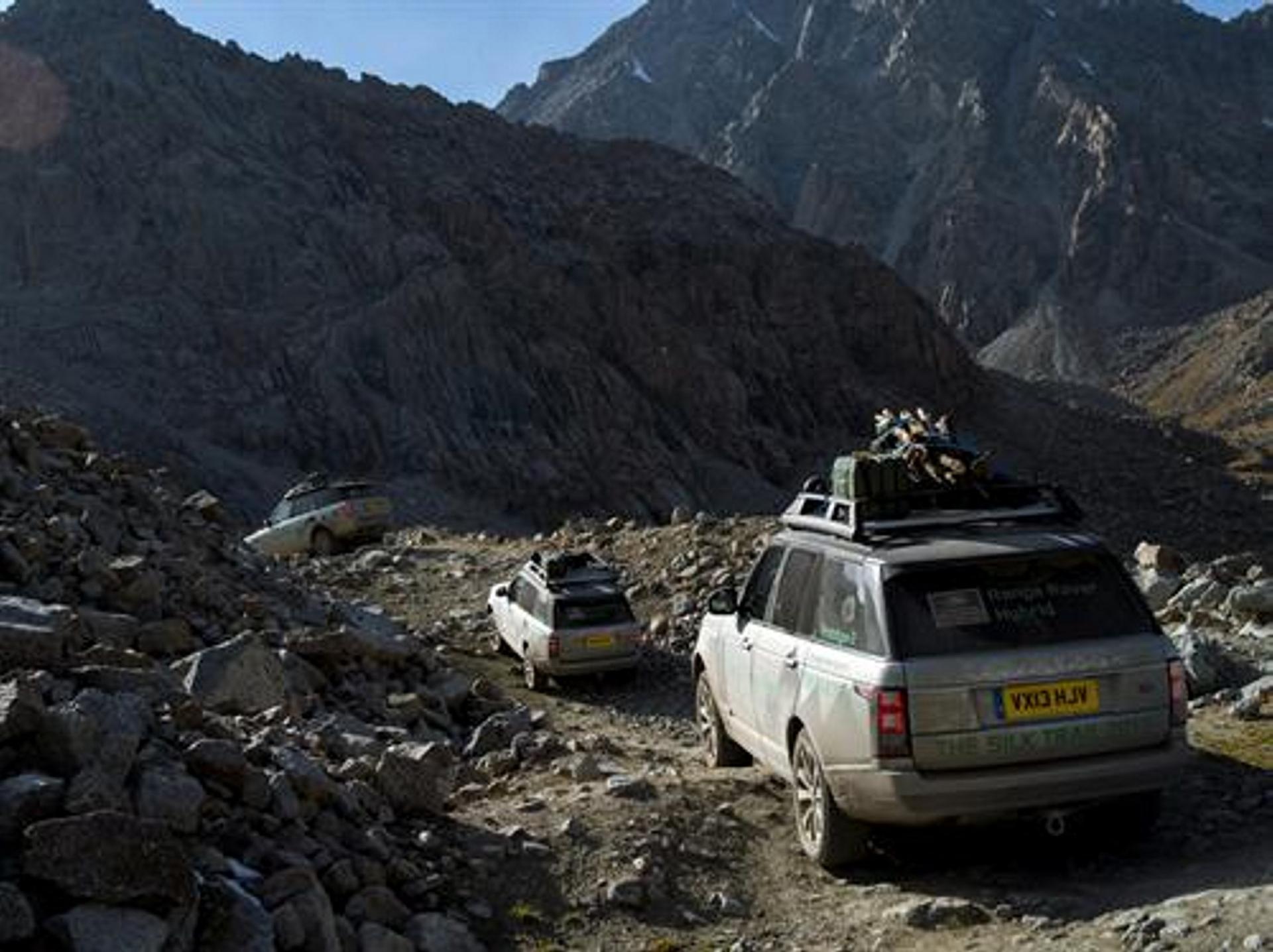 RANGE ROVER CLIMBS KYRGYZSTAN MOUNTAINS