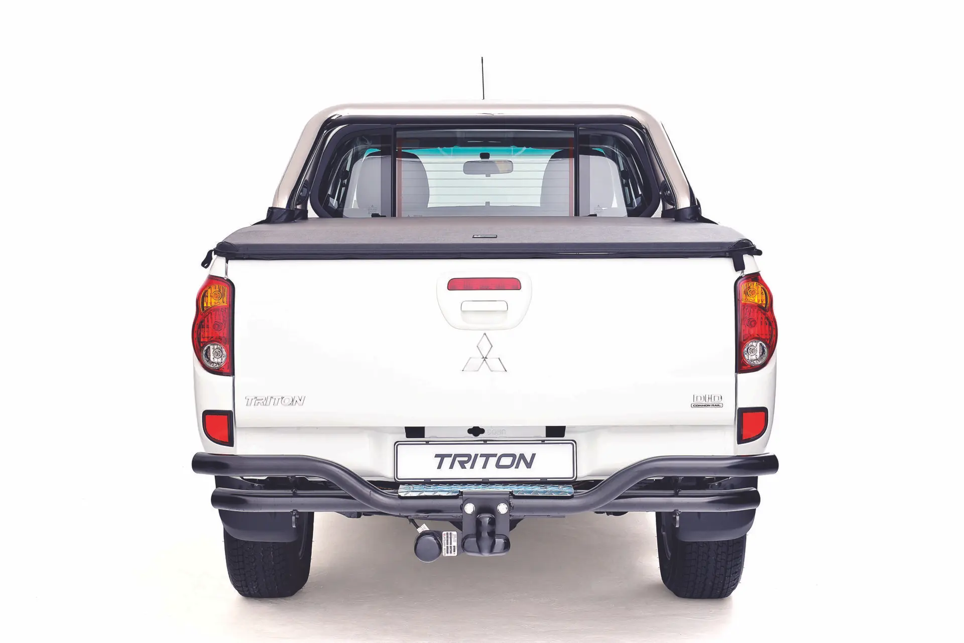 Mitsubishi Triton rear