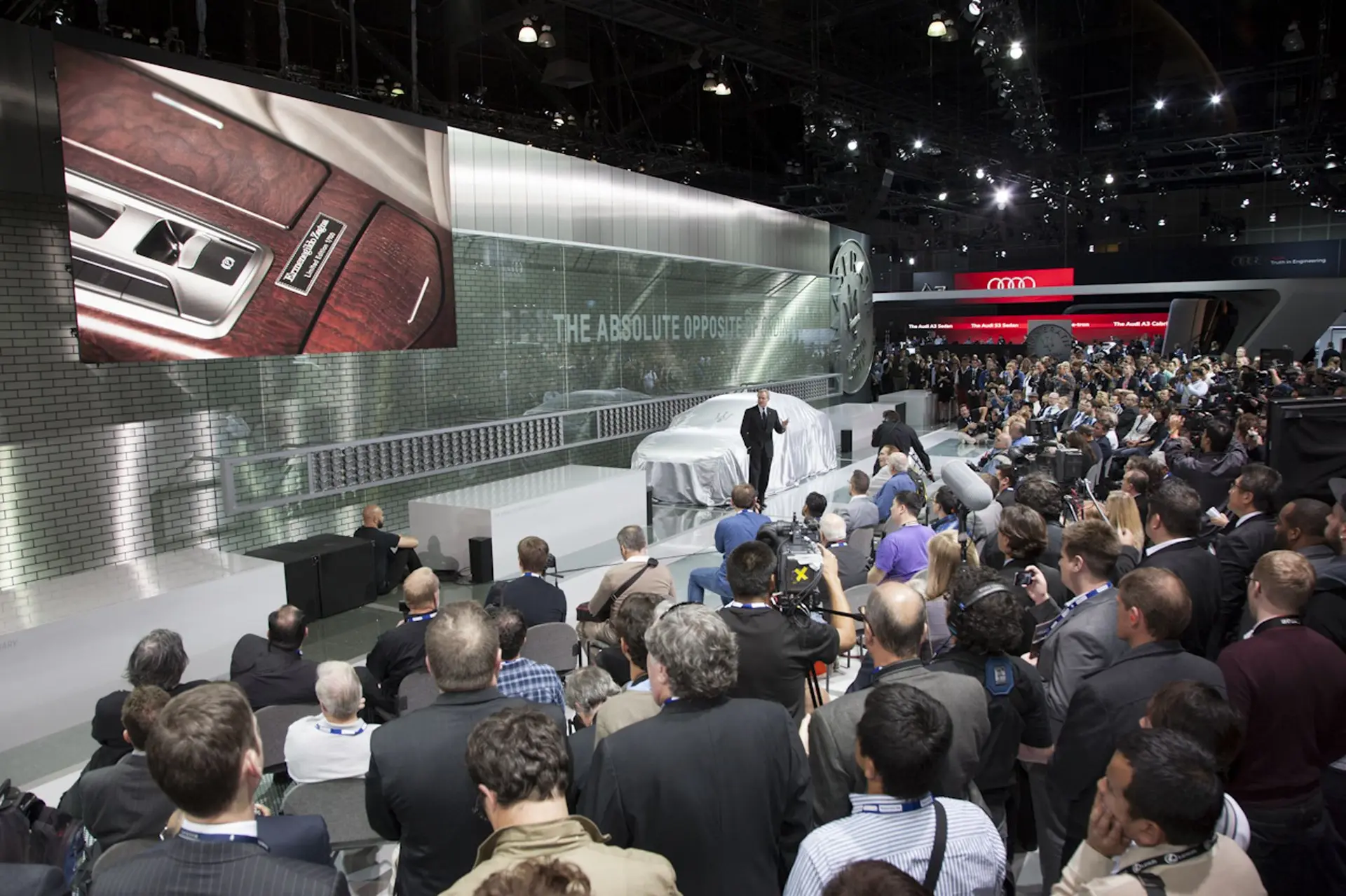 Los_Angeles_Auto_Show_2013