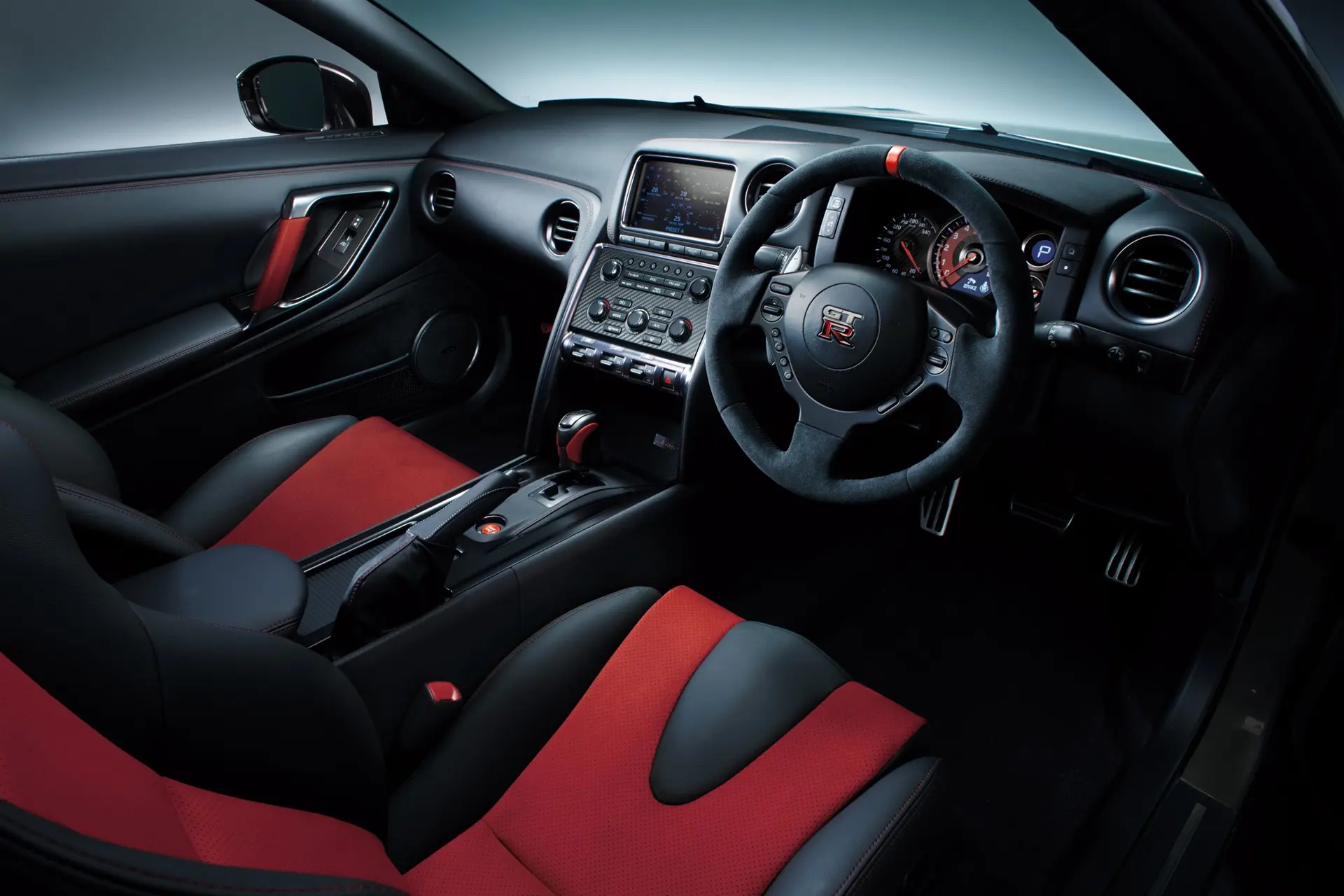 Nissan GT-R Inside