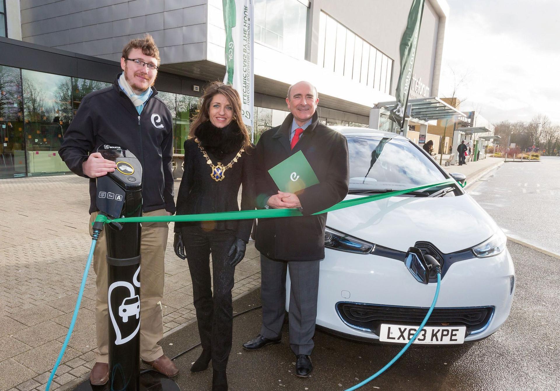 Renault Electic Cars plugs into UK E-CAR