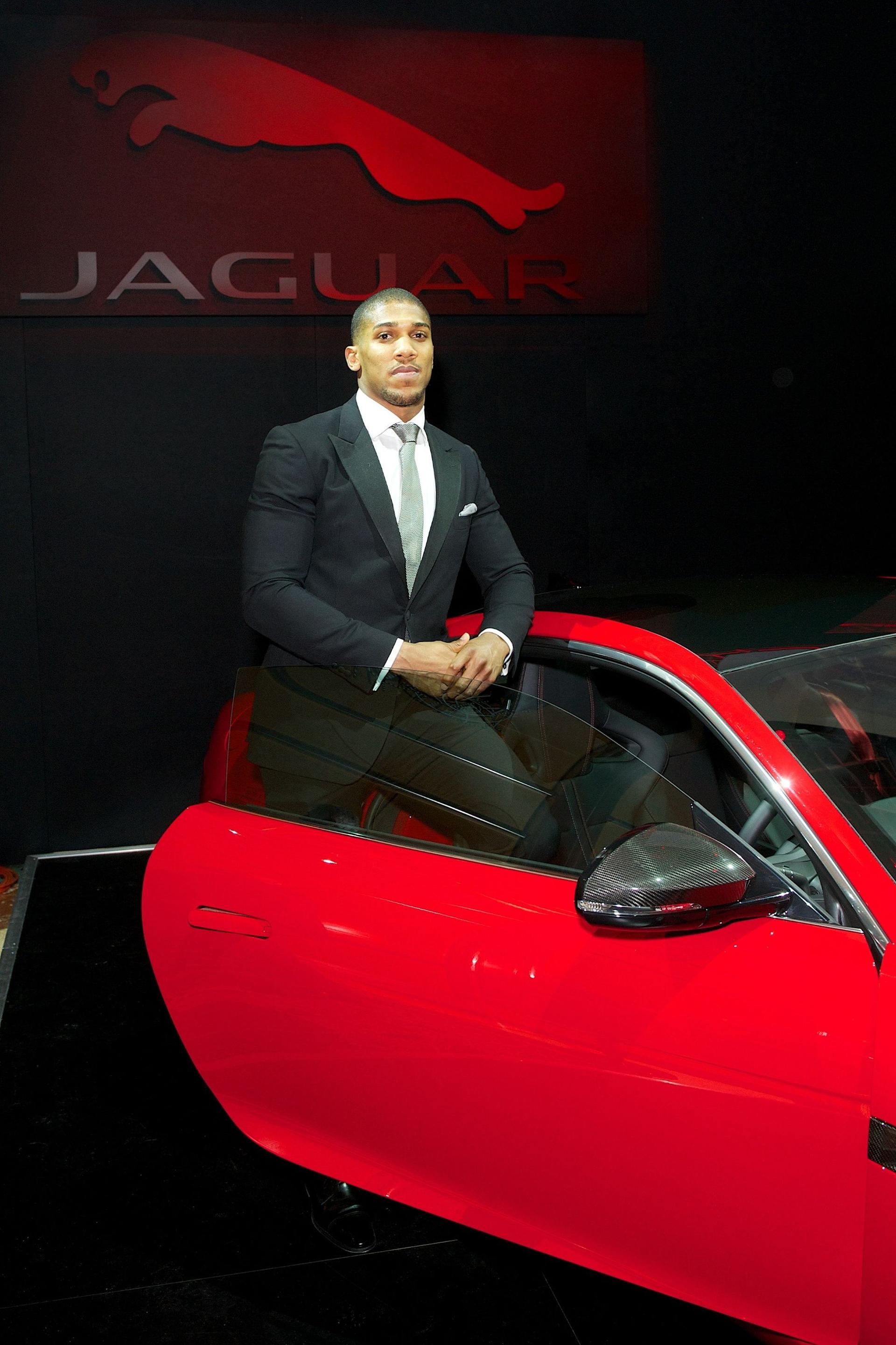 Jaguar F-Type unveiled to Celebrity Crowd in London