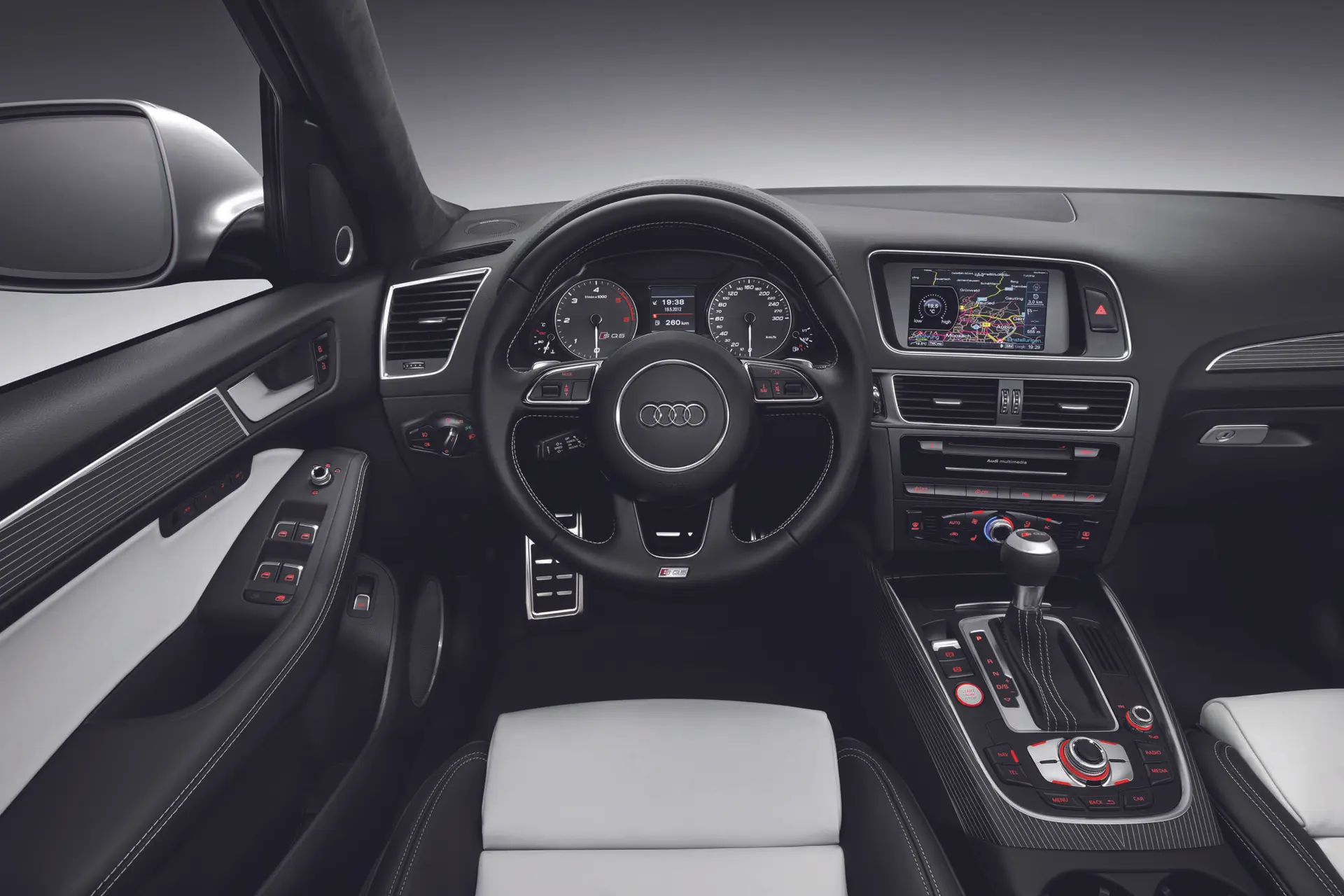 Audi S Q5 Interior