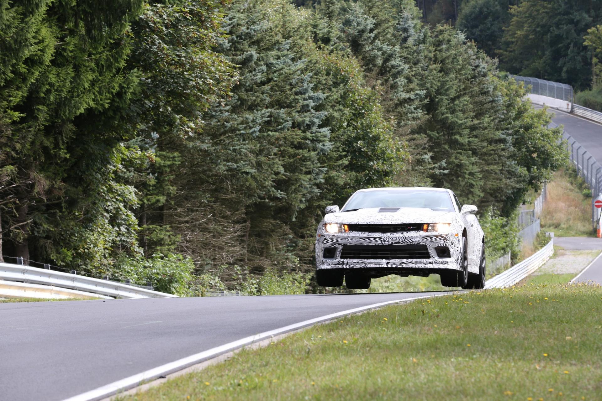 CHEVROLET CAMARO Z-28 SOAR ON TRACK