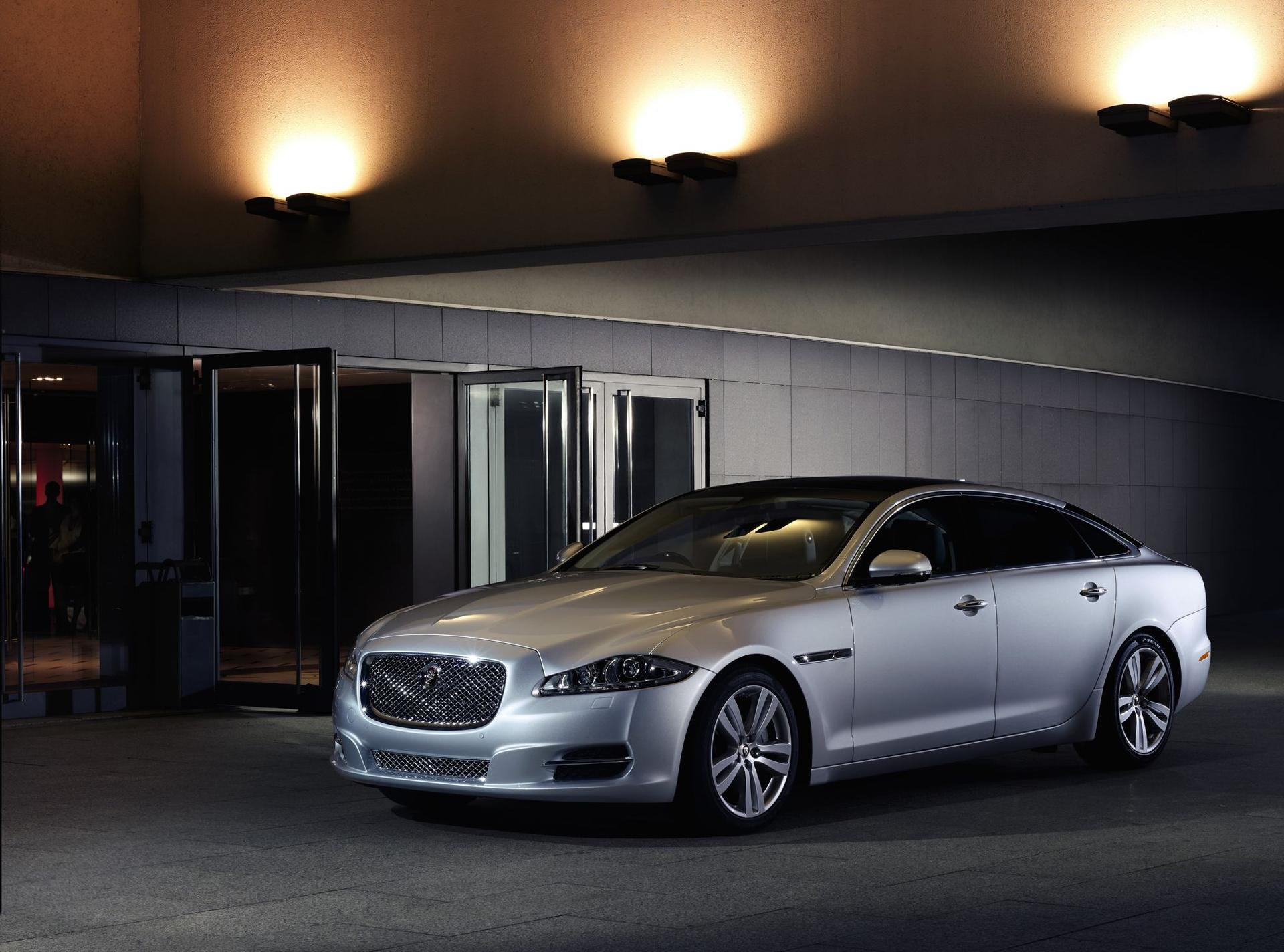 Jaguar XJ Luxury Model