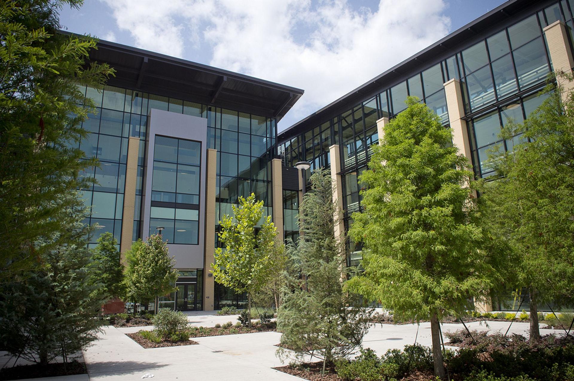 CHEVROLET BUYS CARBON CREDITS FROM UNITED STATES COLLEGES AND UNIVERSITIES