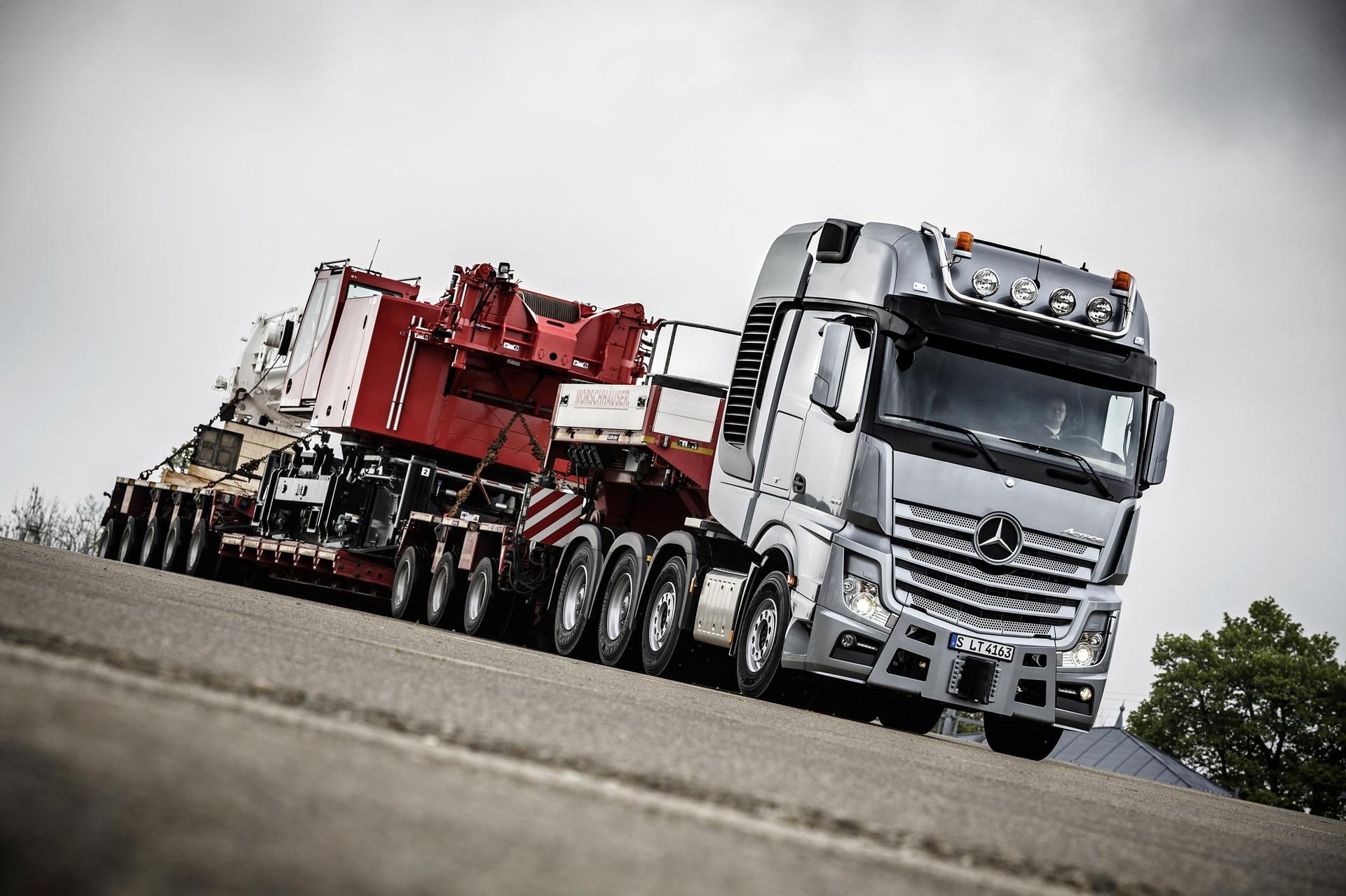 Mercedes-Benz SLT – Heavy Duty Trucking