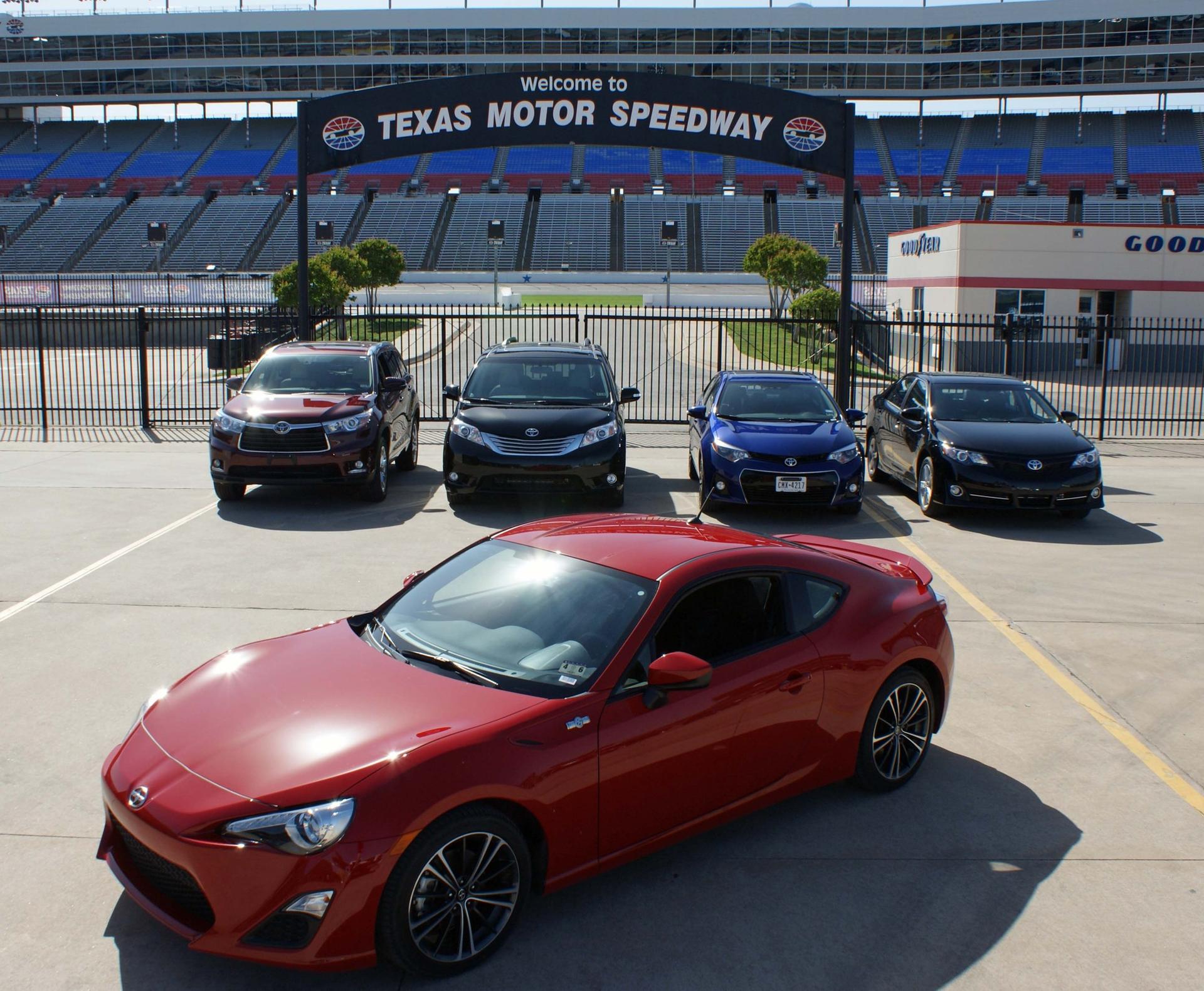 THE TOYOTA HIGHLANDER TAKES THE HEARTS OF TEXAS AUTO WRITERS