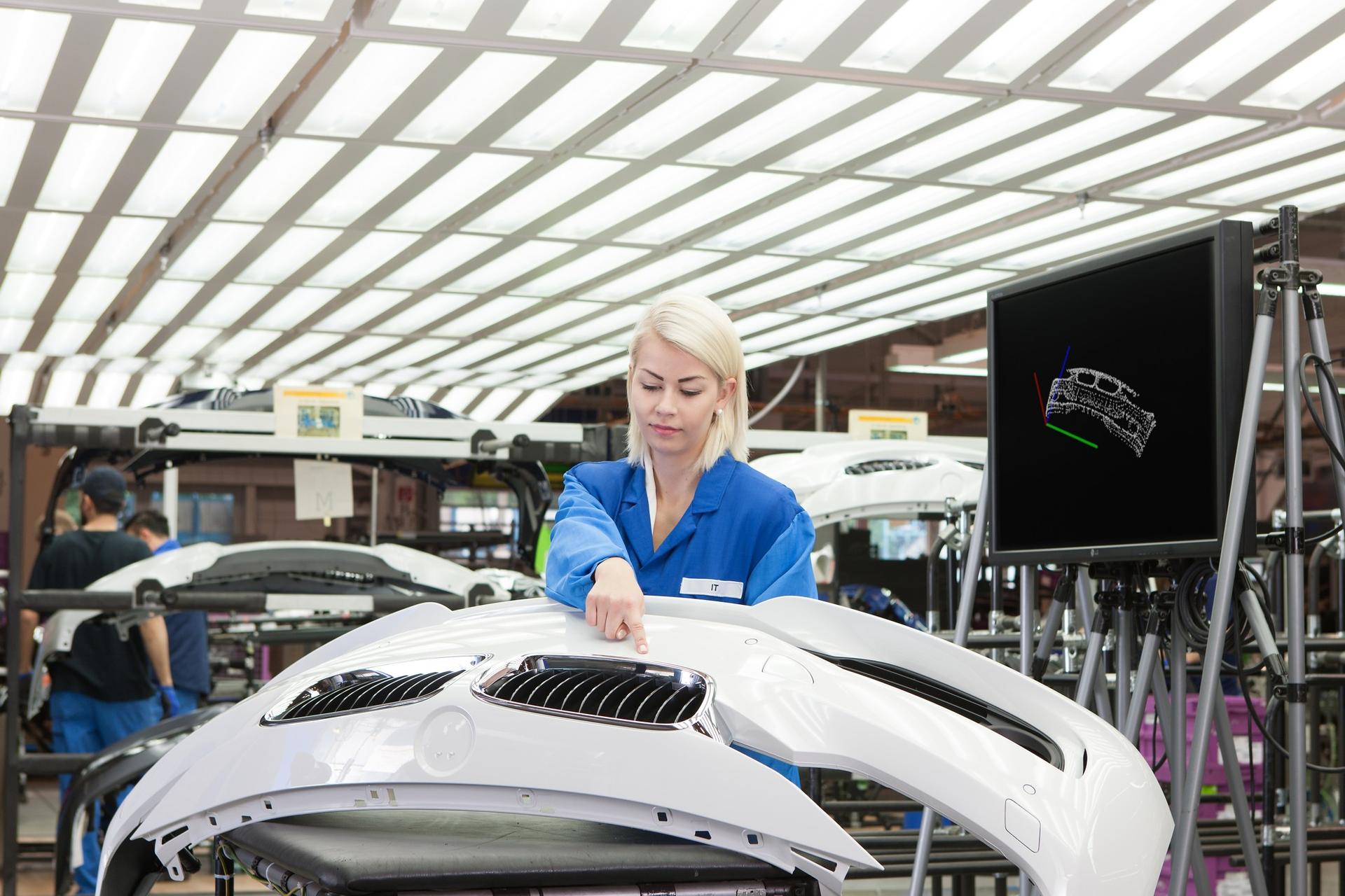 BMW Quality test via virtual hand gesture