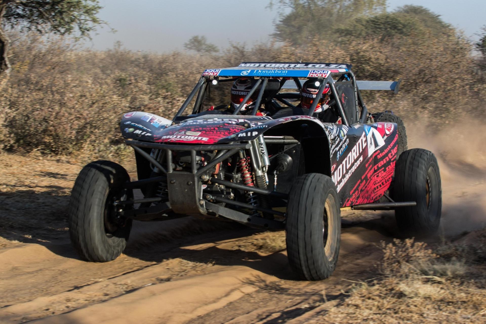 Hutchson and Stassen take over Dakar Challenge lead