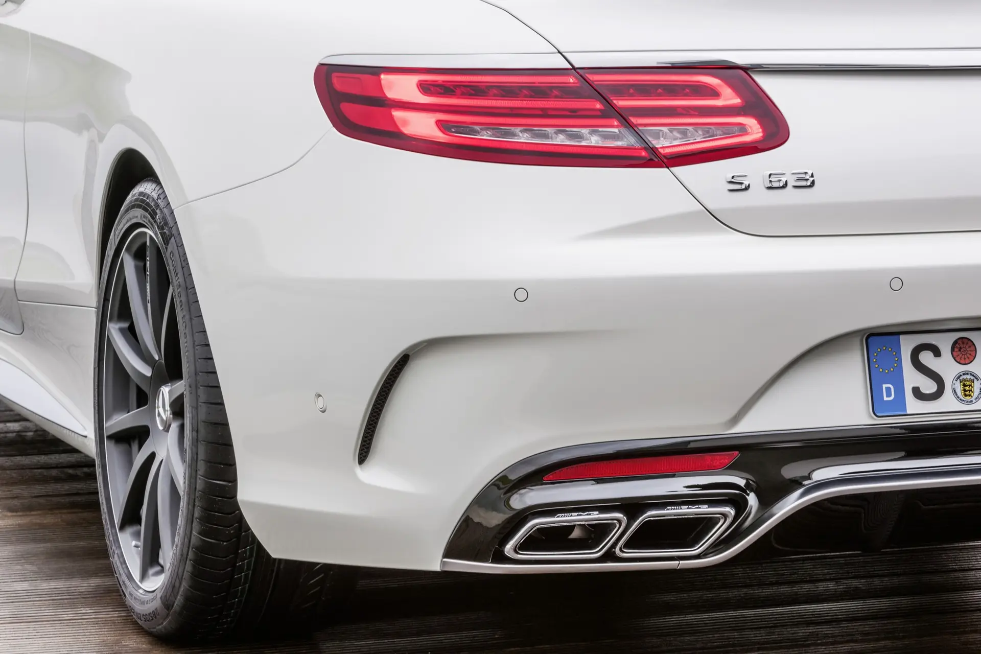 Mercedes-Benz_S_63_AMG_Coupe_Exhaust