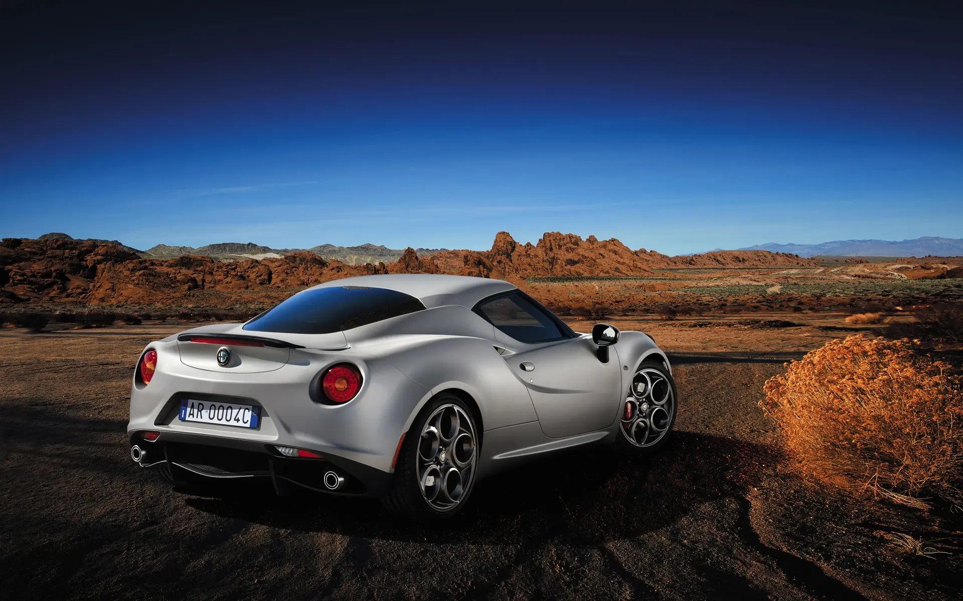 2014-Alfa_Romeo_4C