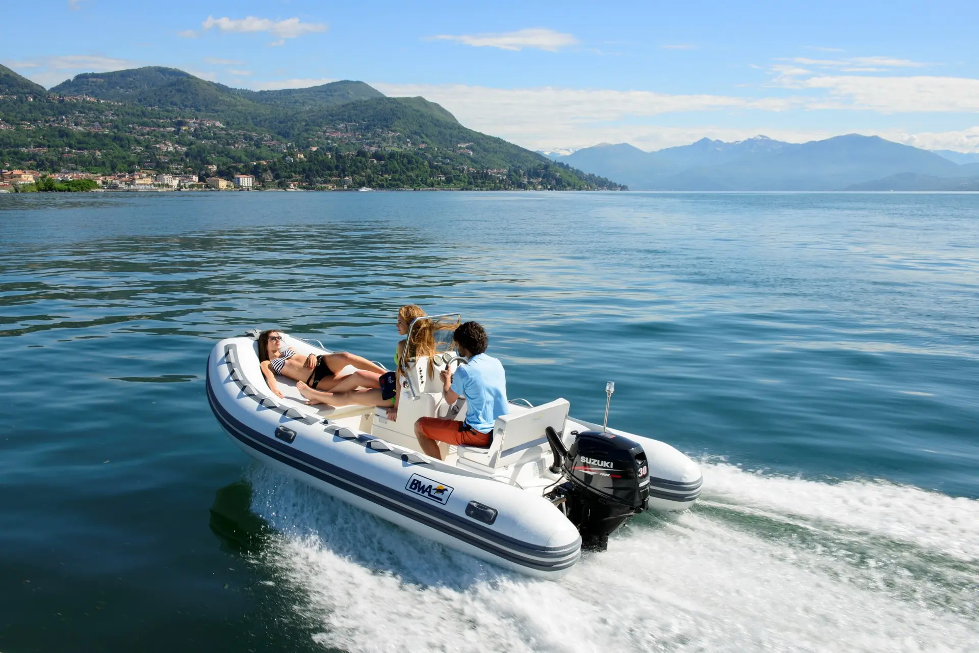 Suzuki_Marine_Outboard_engines