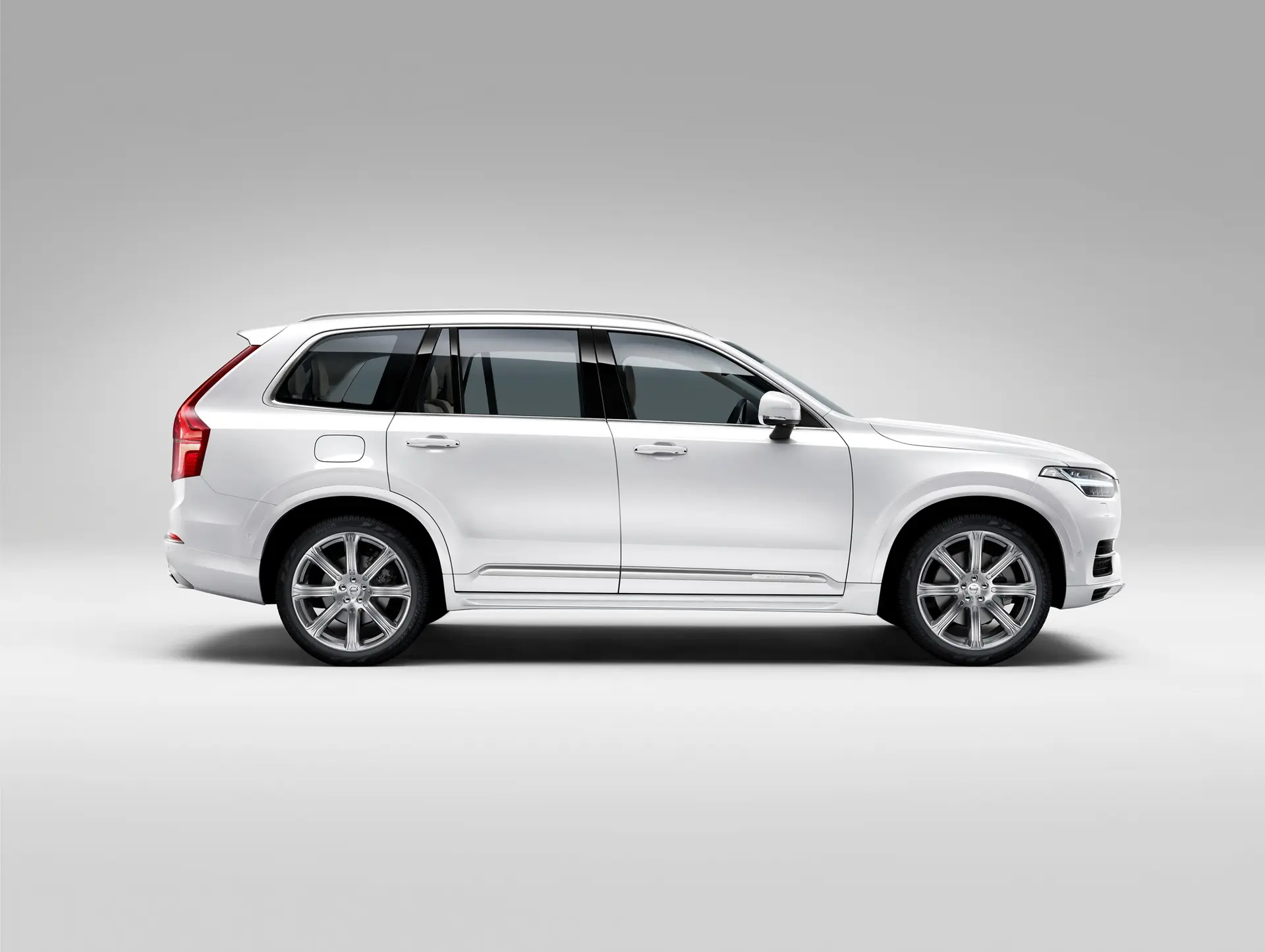 Volvo-XC90-2015