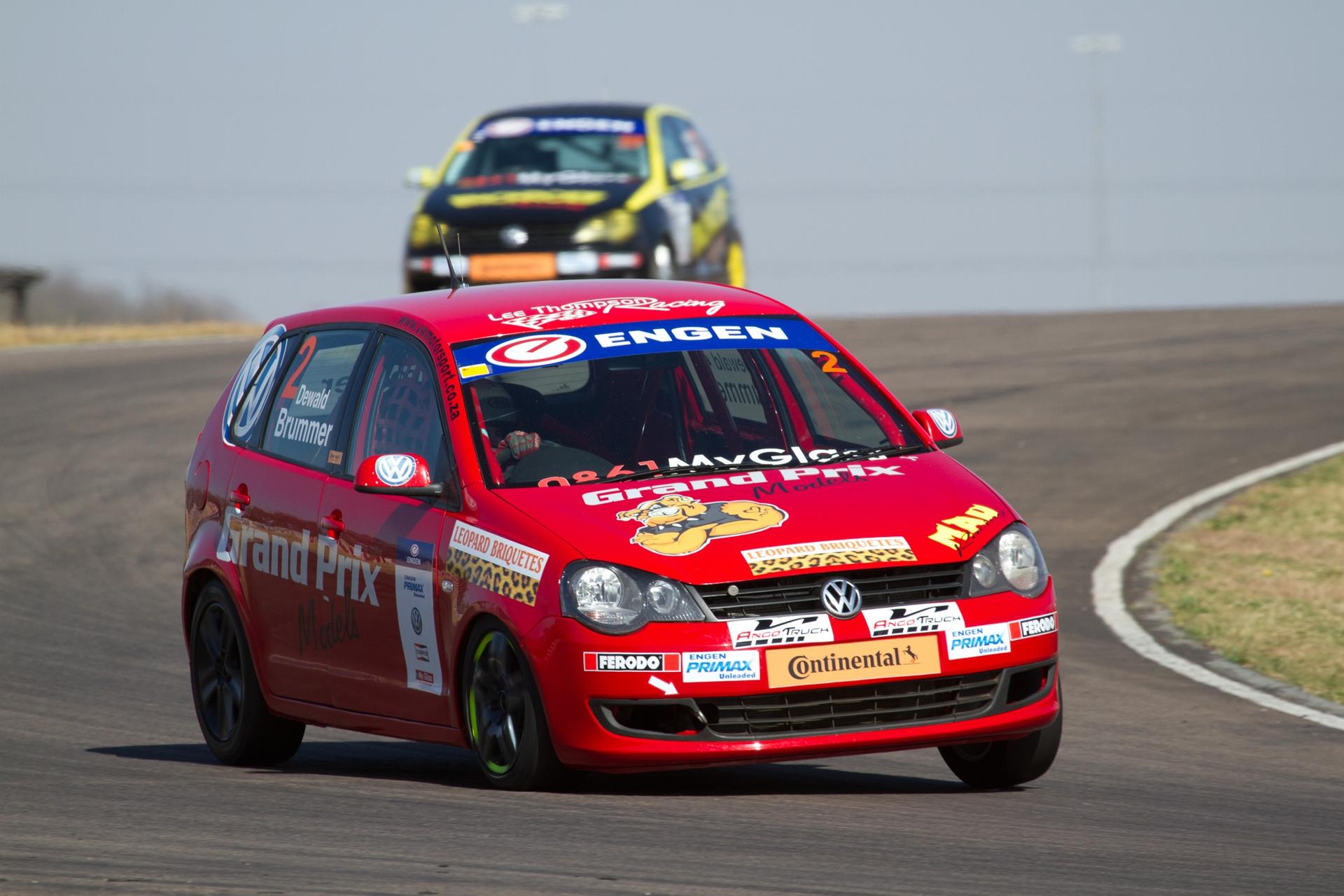 Engen Volkswagen Cup has racers in tough battles at Zwartkops