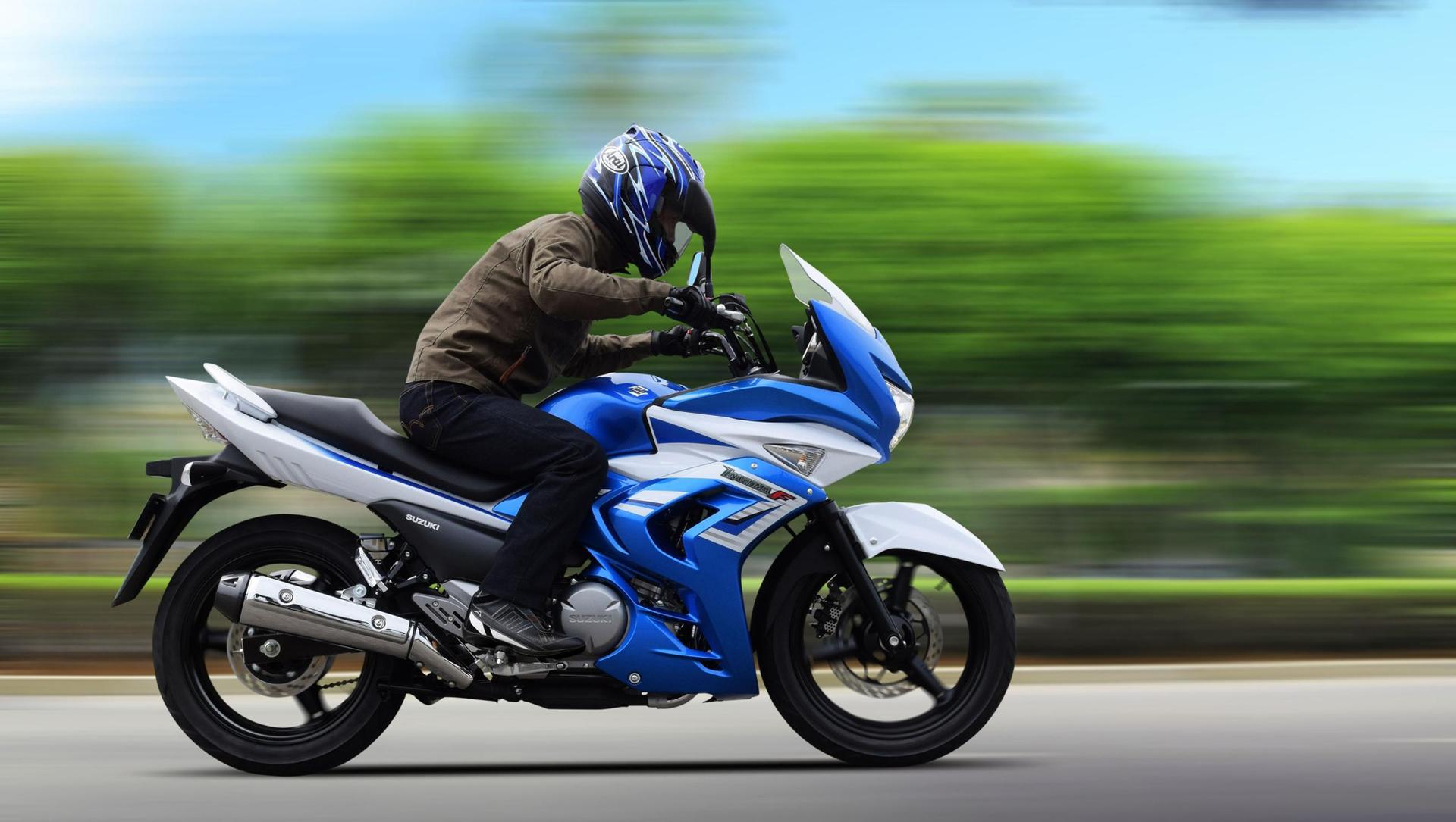SUZUKI GSX-S1000 RANGE HEADLINES COLOGNE SHOW