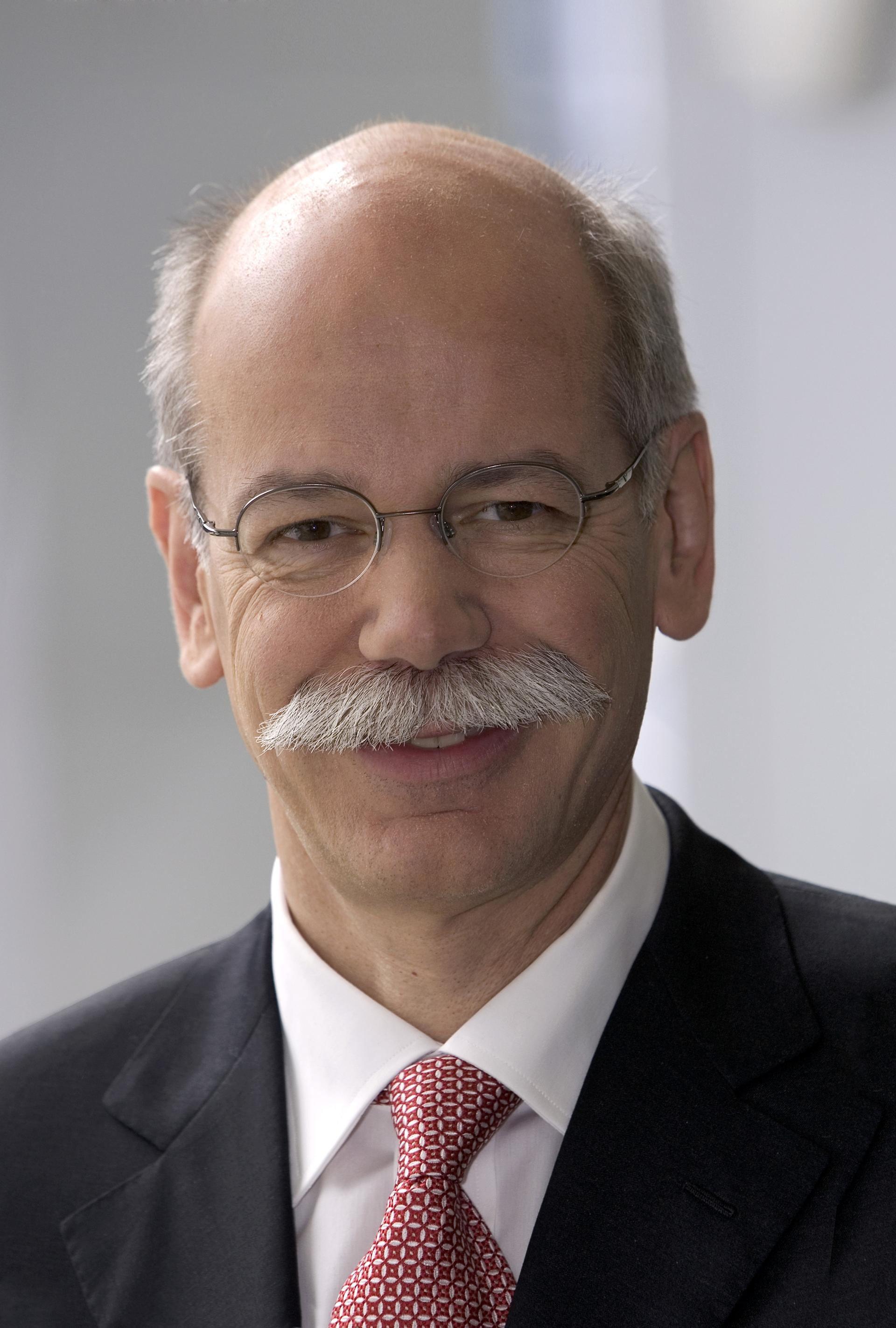 Dr. Dieter Zetsche Receives Eurostar from Automotive News Europe