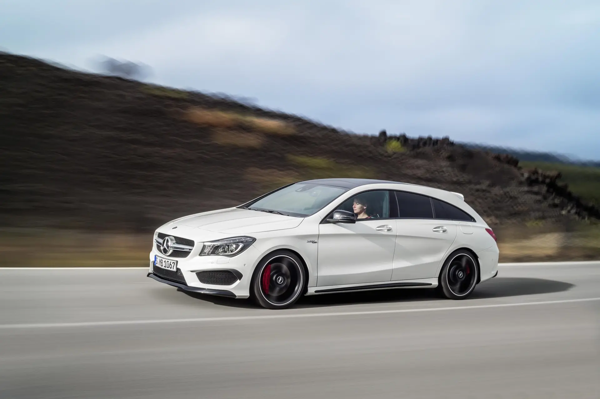 Meredez-Benz-CLA-45-AMG -11