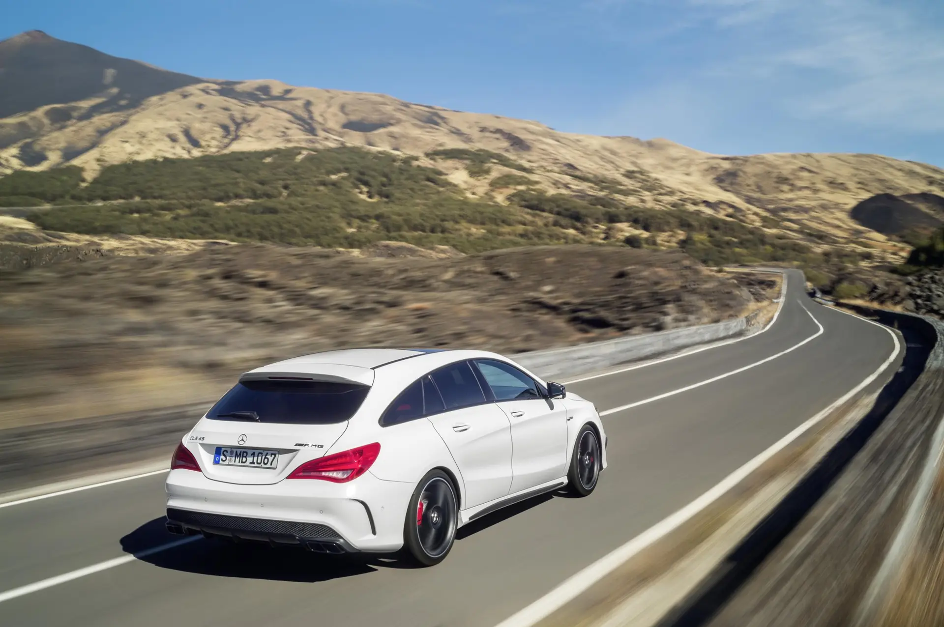 Meredez-Benz-CLA-45-AMG -12