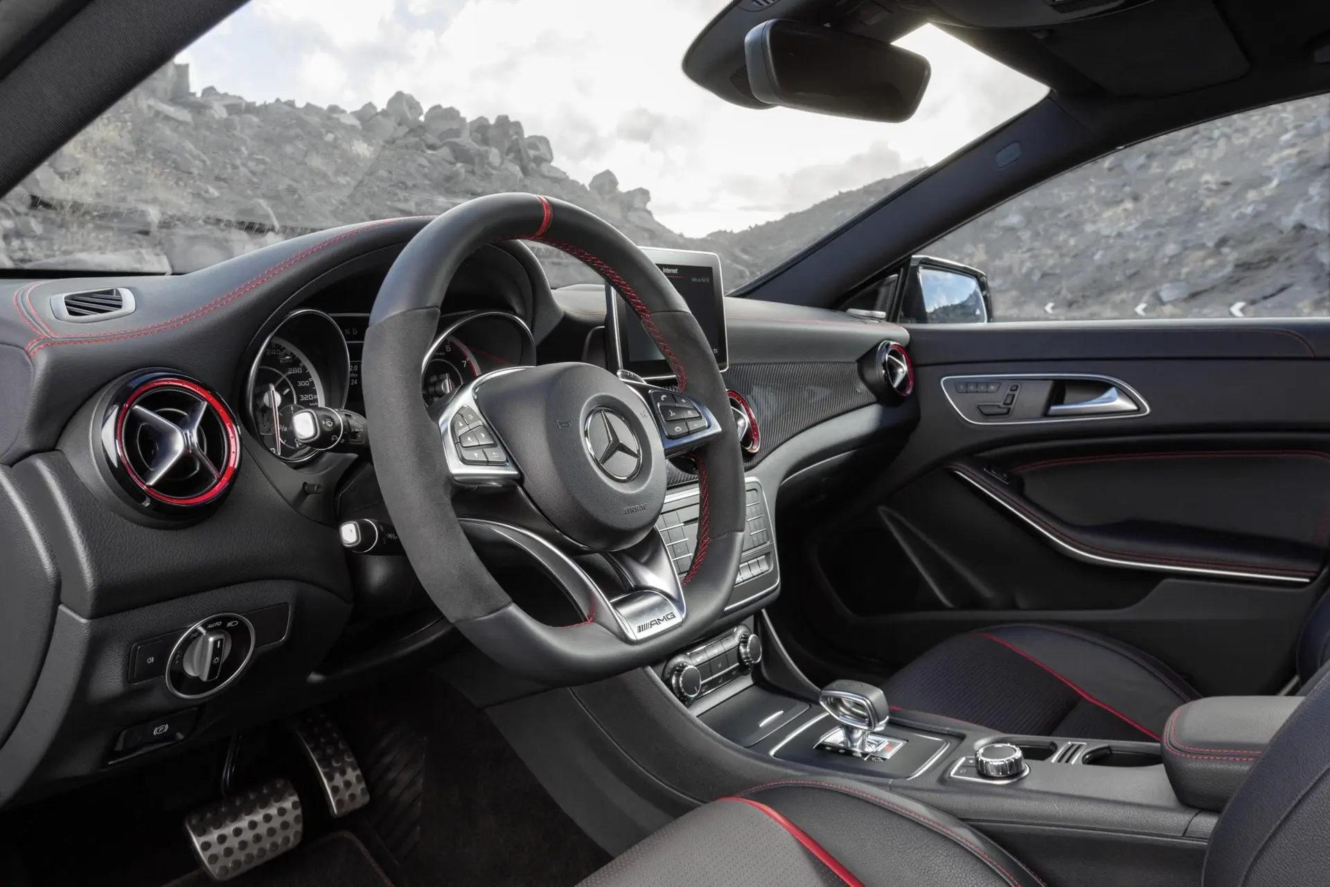 Meredez-Benz-CLA-45-AMG -15