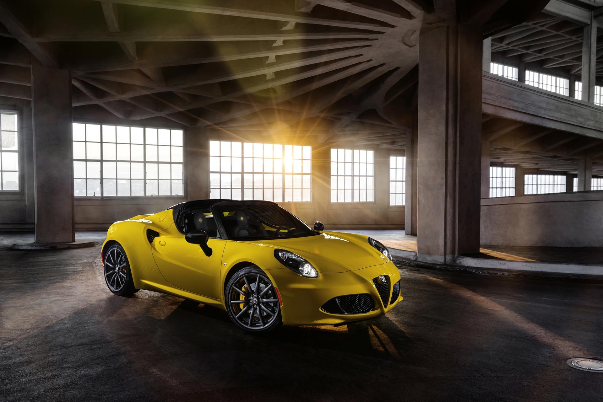 Detroit Car Show 2015 – Alfa Romeo 4C Revealed