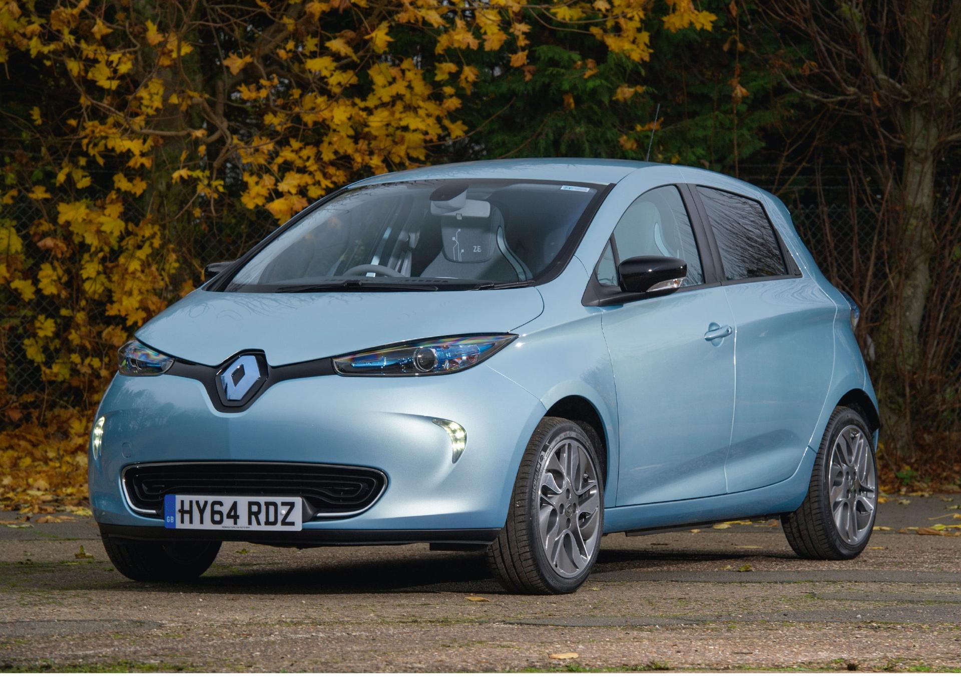 ZOE REMAINS A WINNER AT WHAT CAR? AWARDS