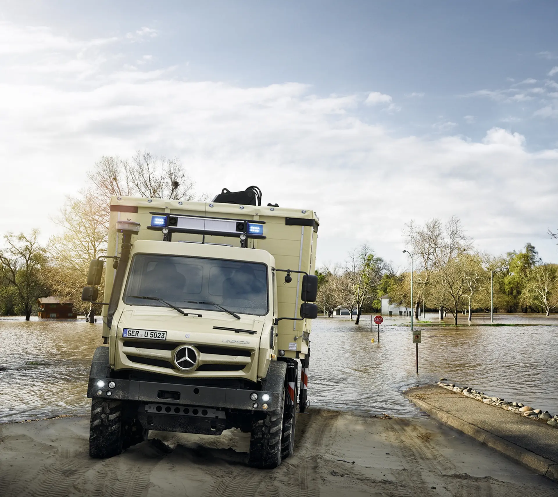 Mercedes-Benz-Unimog-Off-Road