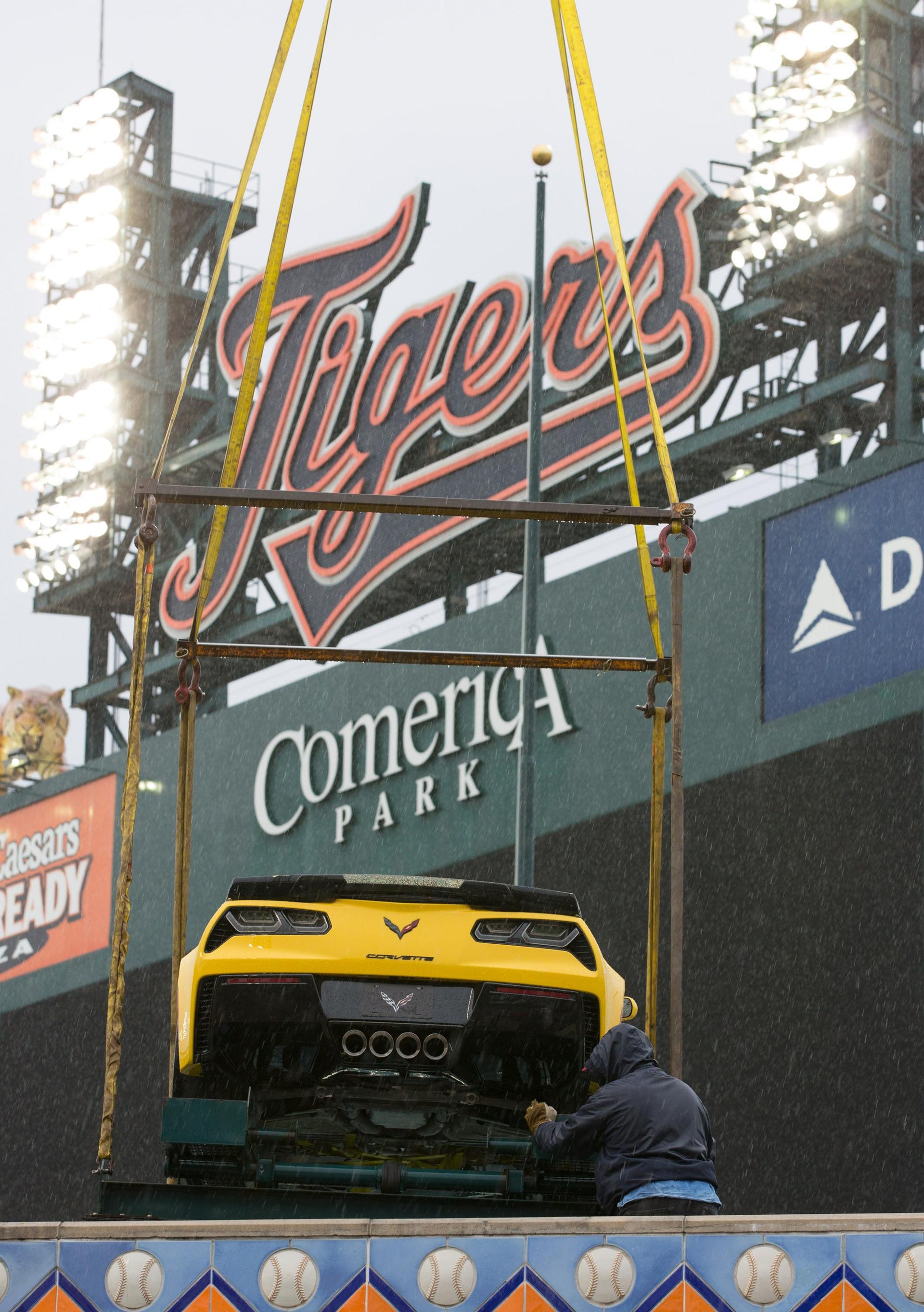 2015 CHEVY HEAVY-HITTERS SETTLE ATOP FOUNTAIN IN COMERICA PARK