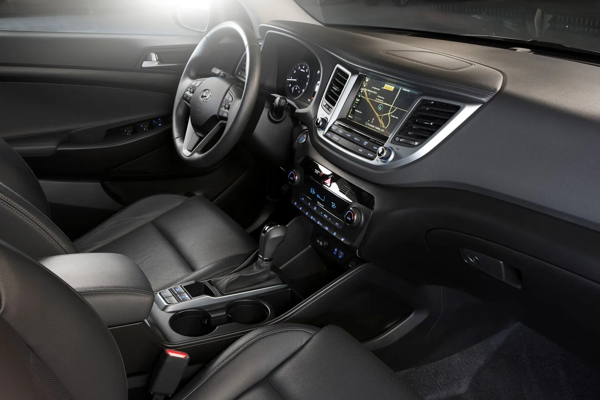 Hyundai-shows-new-Tucson-iX35-at-New-York-International-Auto-Show-interior