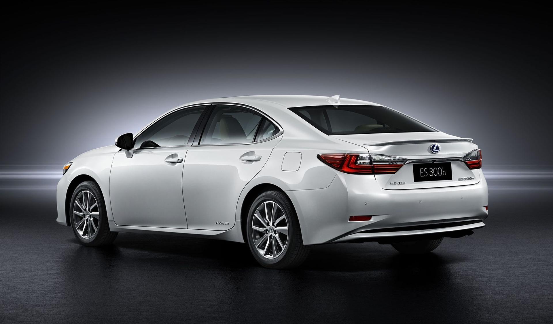 Lexus ES at the Shanghai International Motor Show