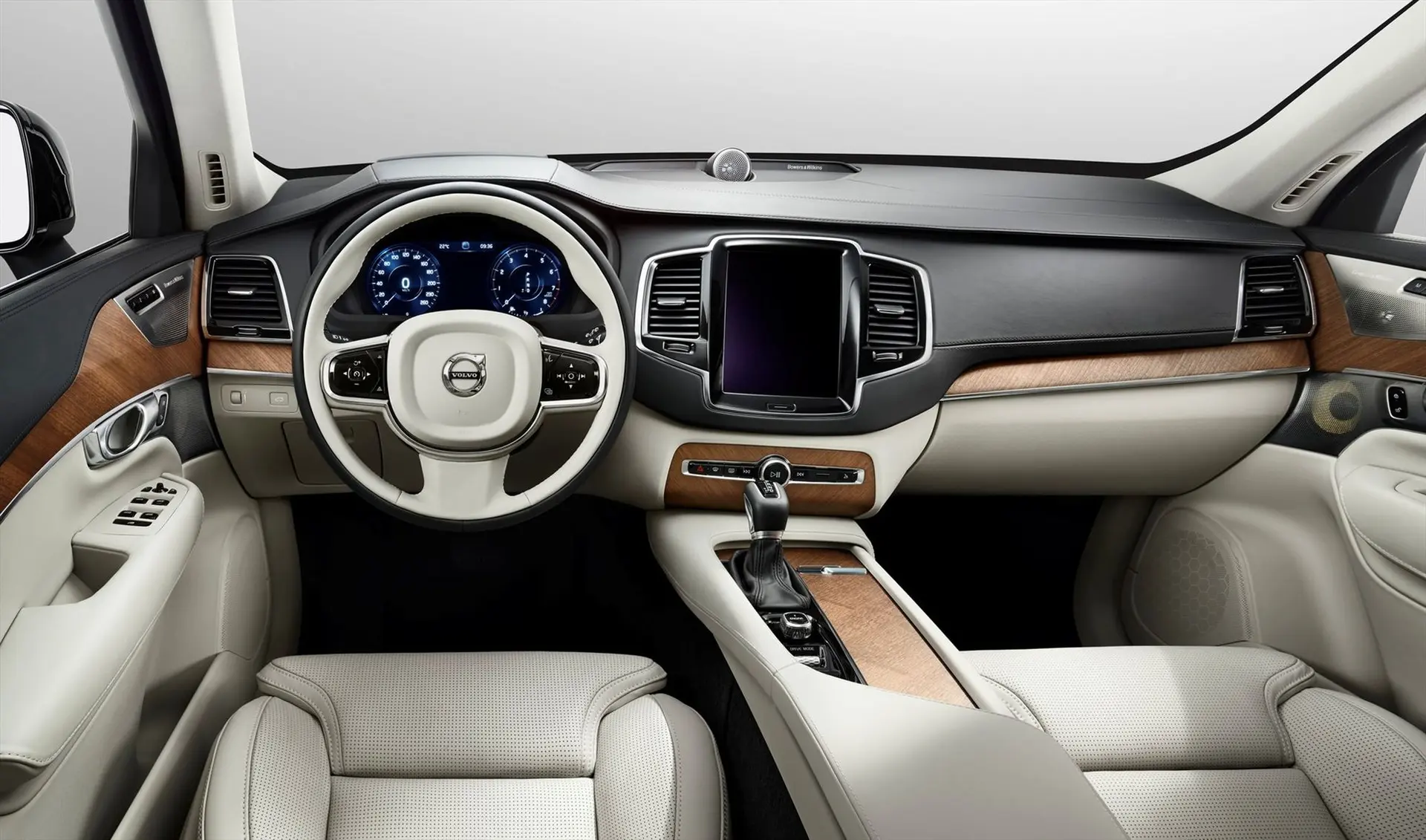 All-New-Volvo-XC90-Launched-in-South-Africa-cockpit