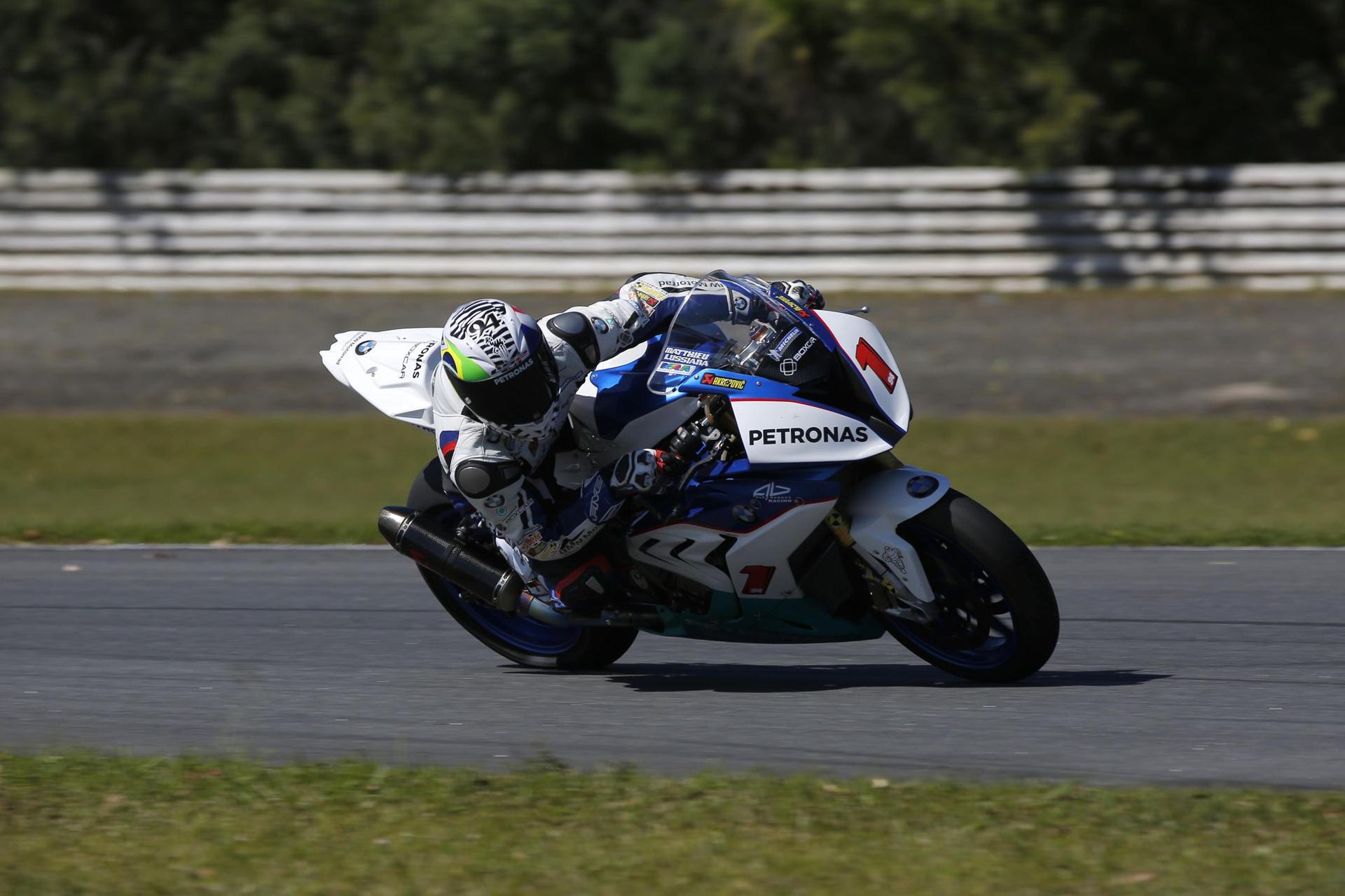 Dominant win for BMW Motorrad privateer Matthieu Lussiana in Brazil