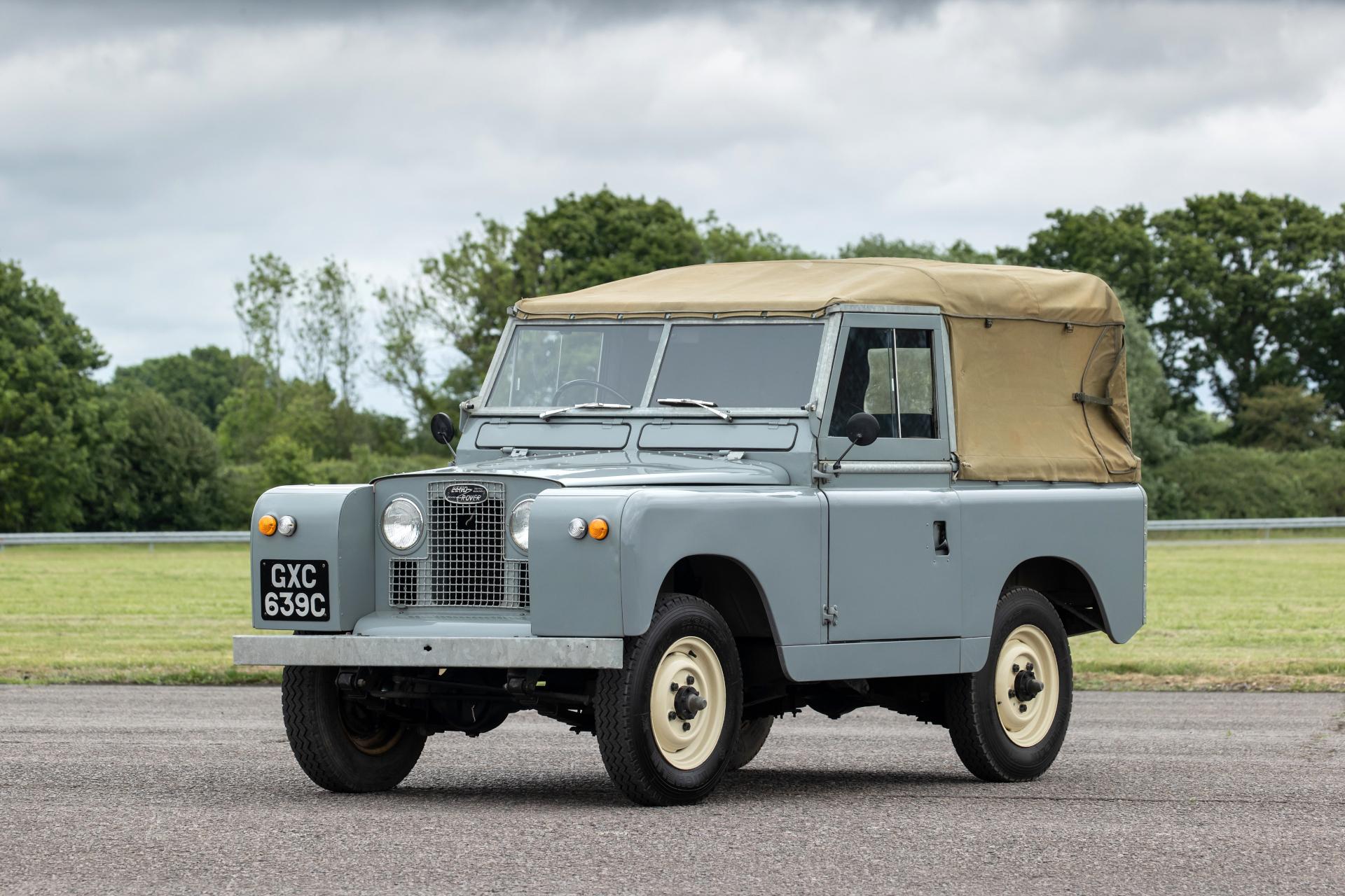 Jaguar Land Rover: Celebration Of The Queen’s Platinum Jubilee