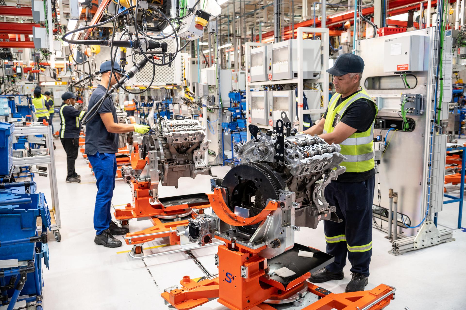 Ford Commences Production of New 3.0L V6 and Updated 2.0L Diesel Engines